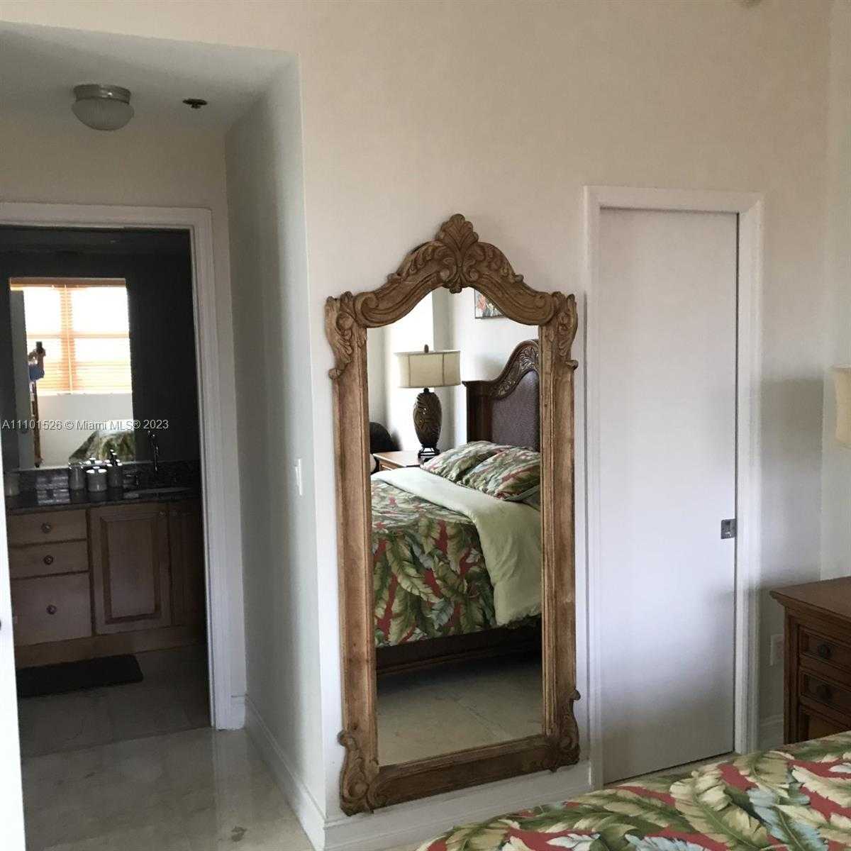 Small Image of 6917 COLLINS AVE #PH20, Miami Beach Number 19