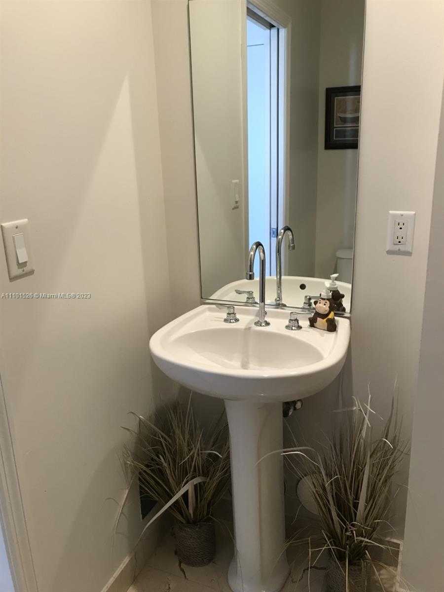 Small Image of 6917 COLLINS AVE #PH20, Miami Beach Number 26