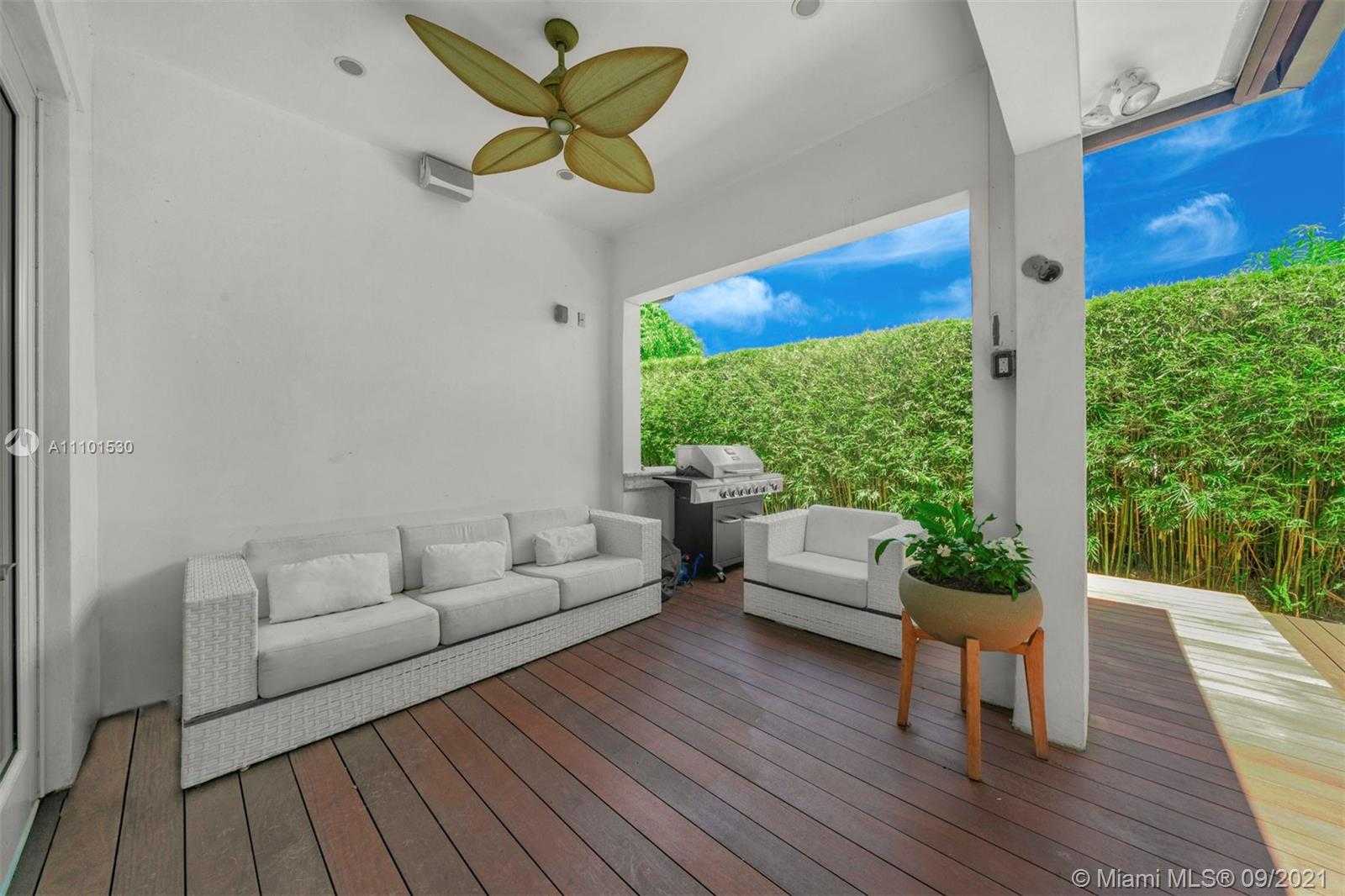 Small Image of 9725 BROADVIEW TER, Bay Harbor Islands Number 13