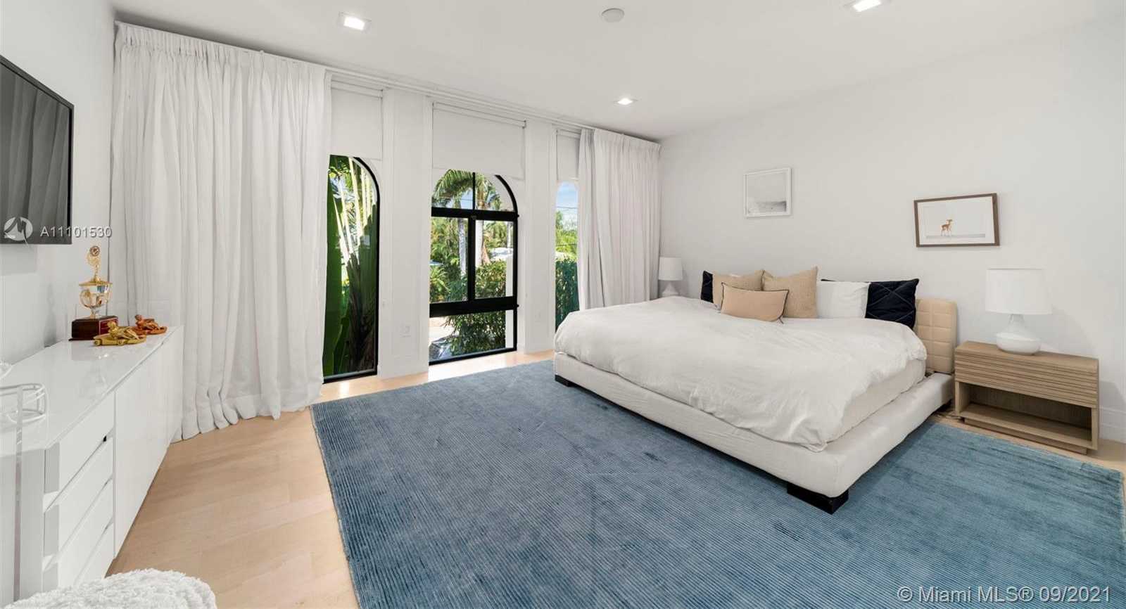 Small Image of 9725 BROADVIEW TER, Bay Harbor Islands Number 27