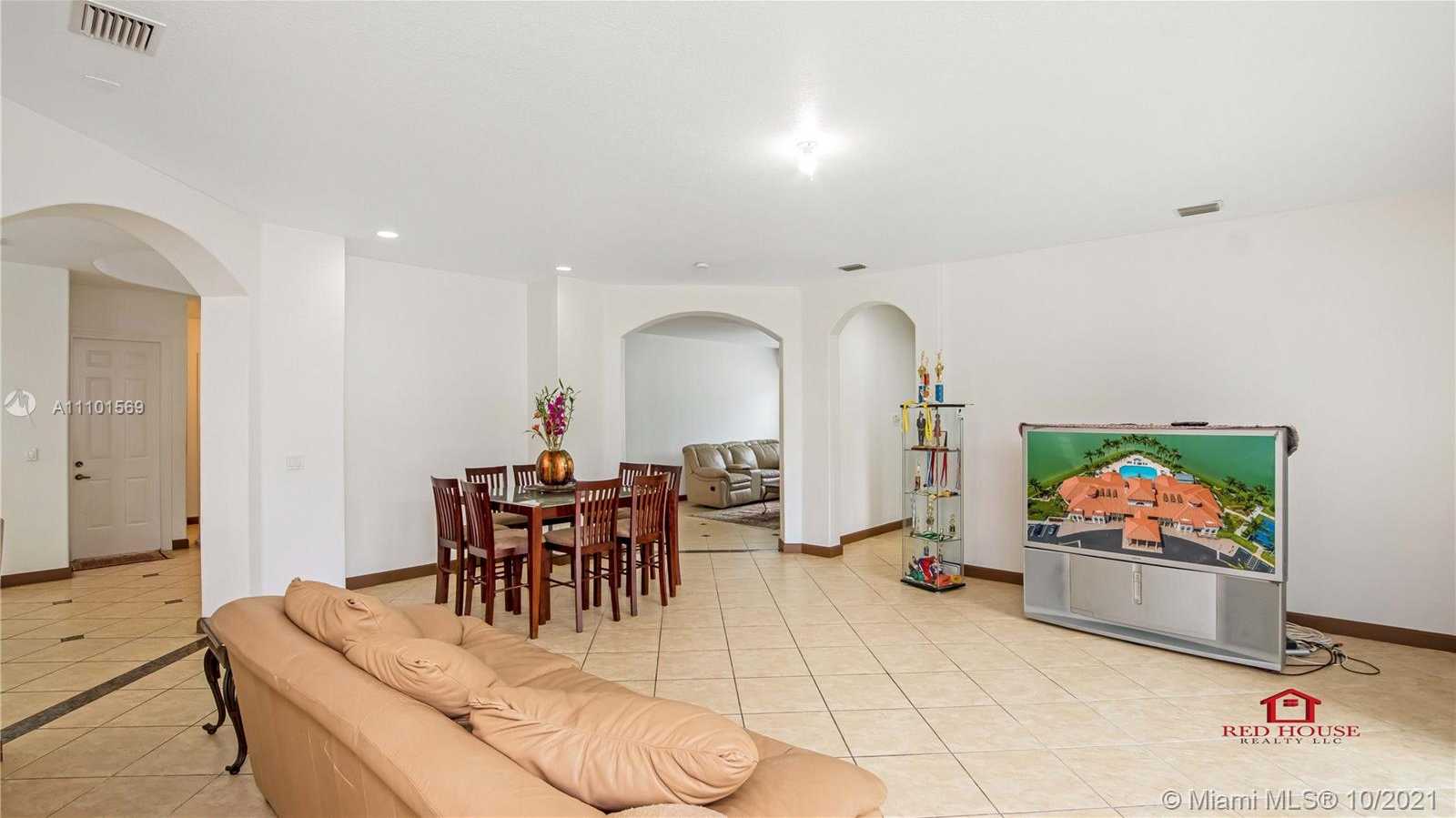 Small Image of 7833 SW 194th Terrace, Cutler Bay, FL 33157, USA Number 19