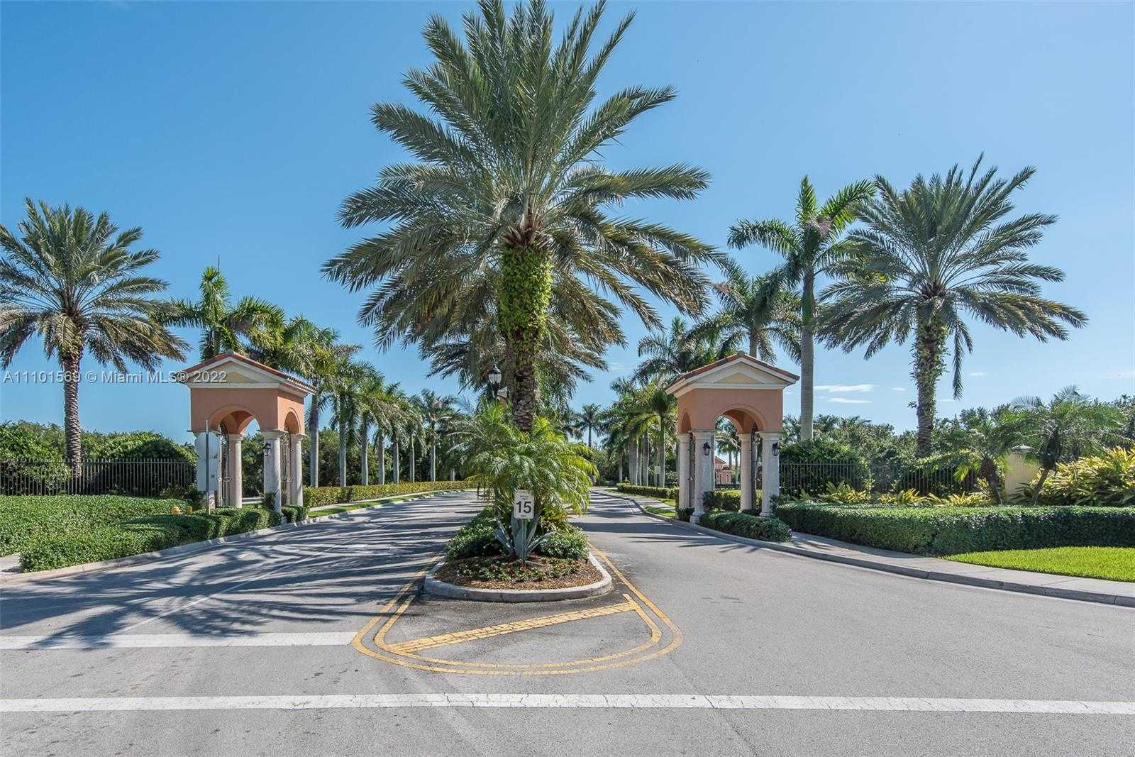 Small Image of 7833 SW 194th Terrace, Cutler Bay, FL 33157, USA Number 2