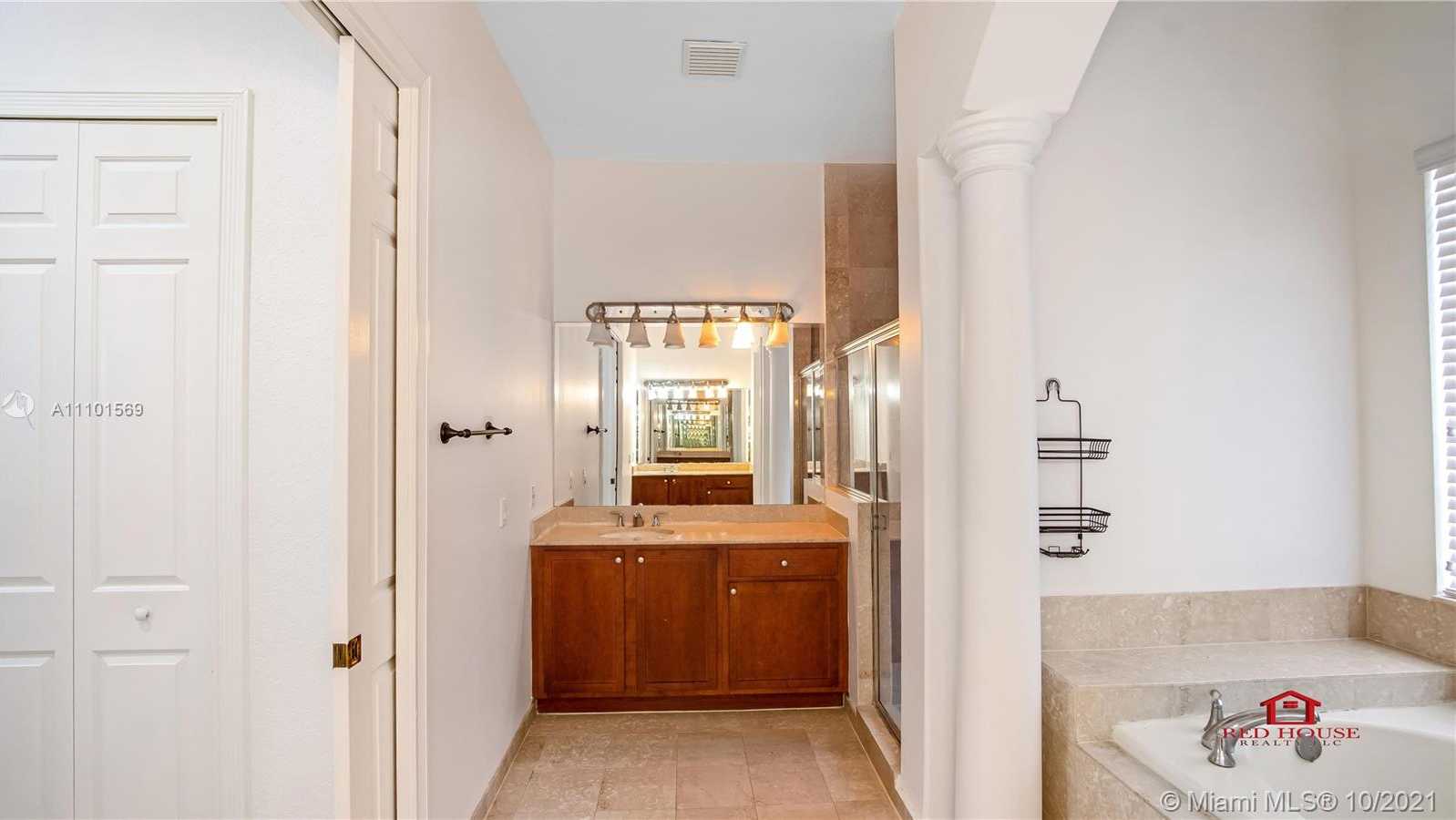 Small Image of 7833 SW 194th Terrace, Cutler Bay, FL 33157, USA Number 24
