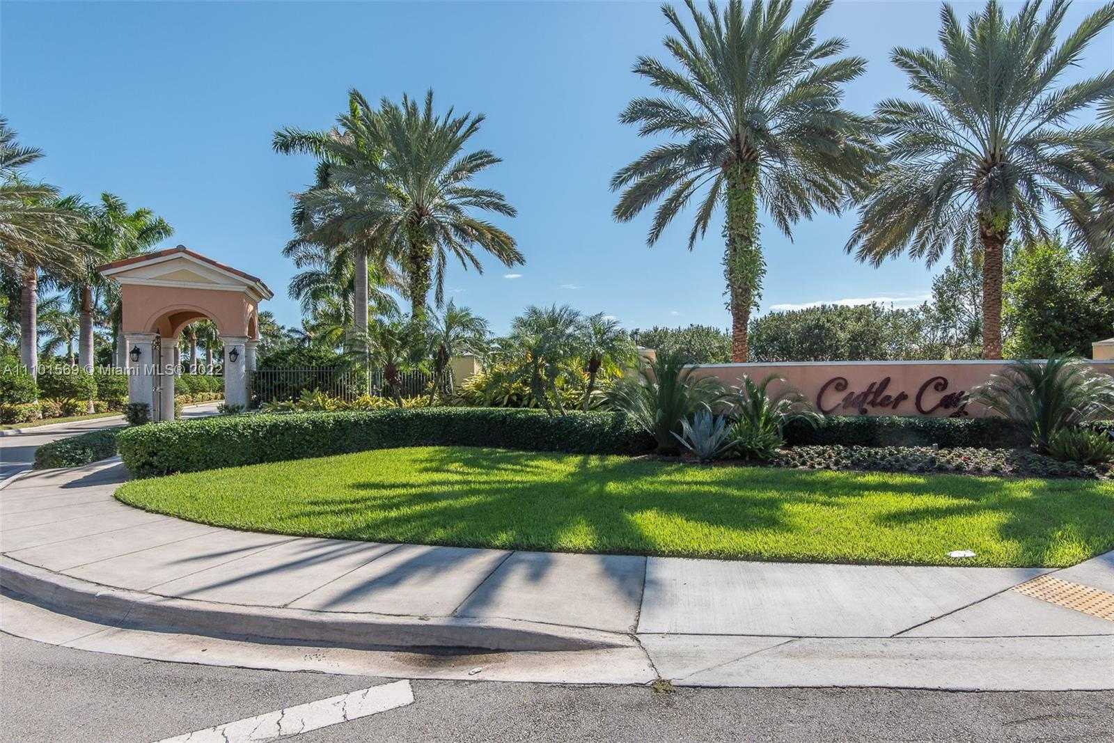 Small Image of 7833 SW 194th Terrace, Cutler Bay, FL 33157, USA Number 3