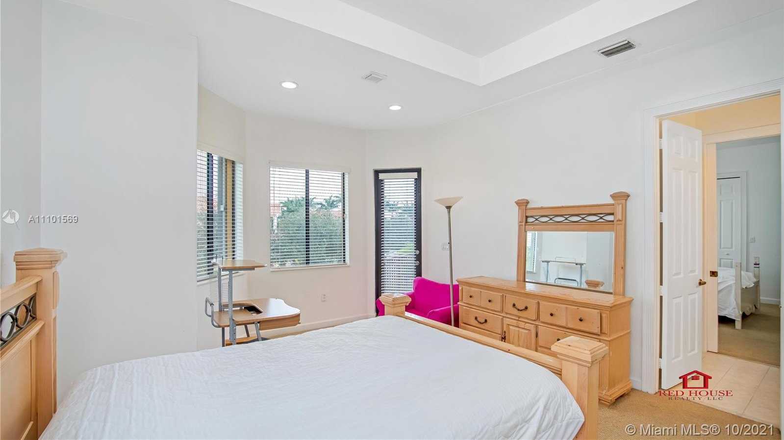 Small Image of 7833 SW 194th Terrace, Cutler Bay, FL 33157, USA Number 30