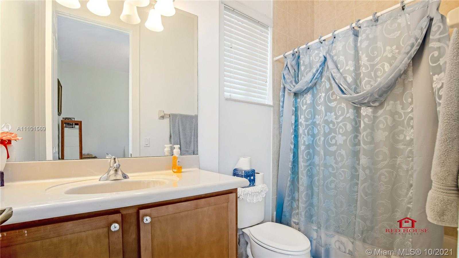 Small Image of 7833 SW 194th Terrace, Cutler Bay, FL 33157, USA Number 33