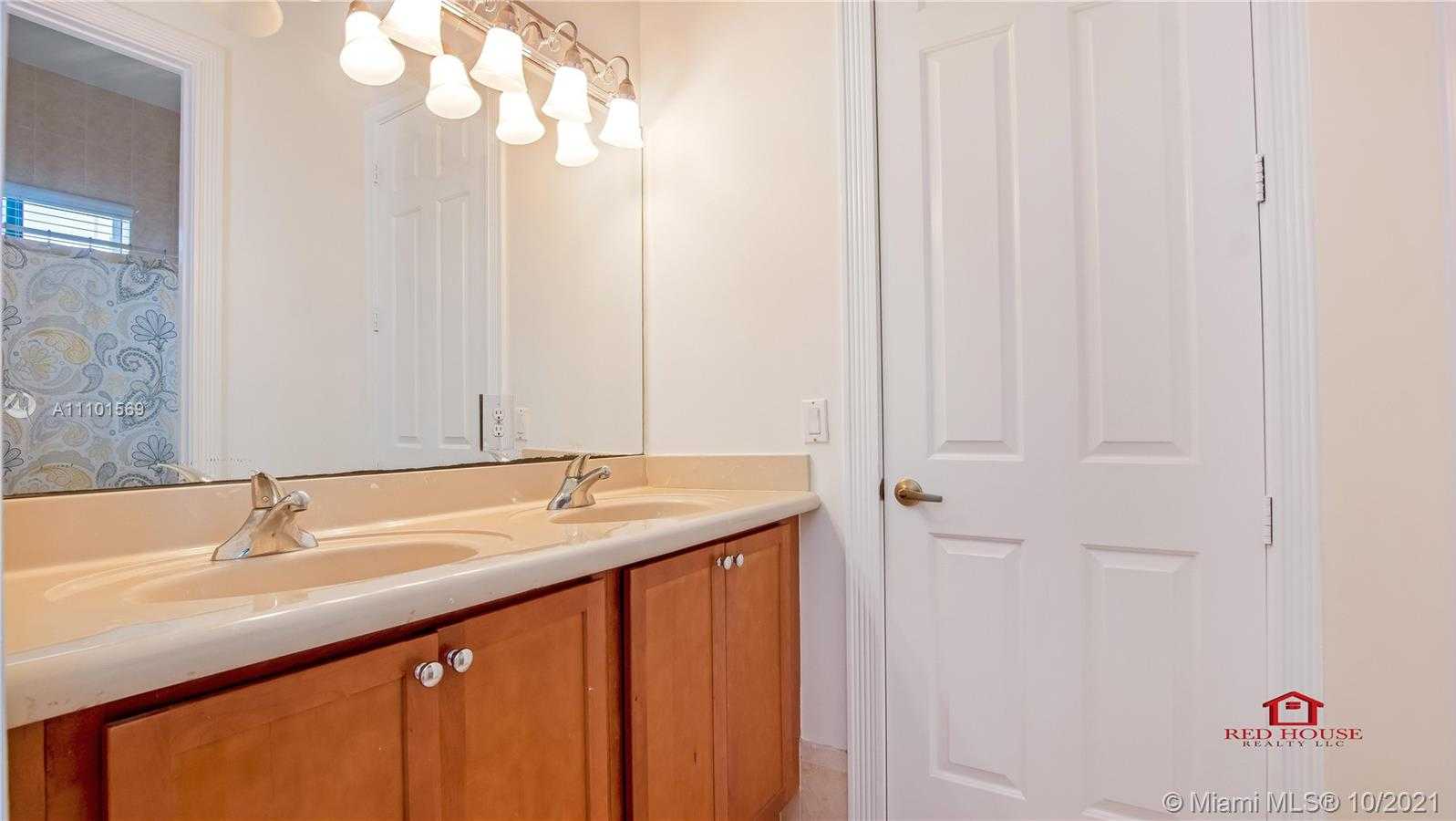 Small Image of 7833 SW 194th Terrace, Cutler Bay, FL 33157, USA Number 34
