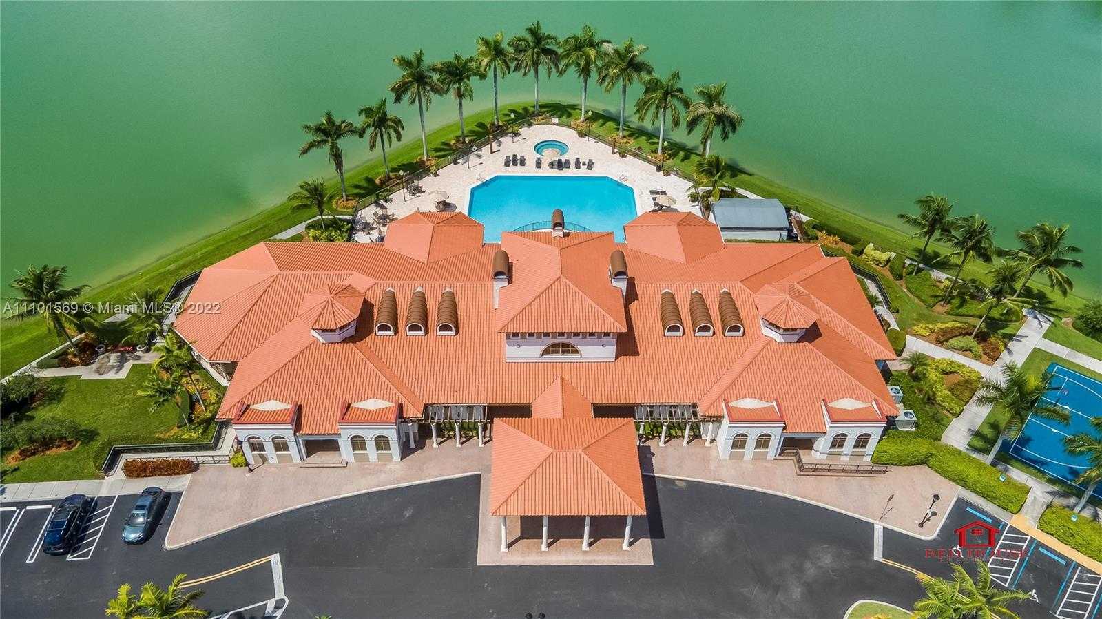 Small Image of 7833 SW 194th Terrace, Cutler Bay, FL 33157, USA Number 4