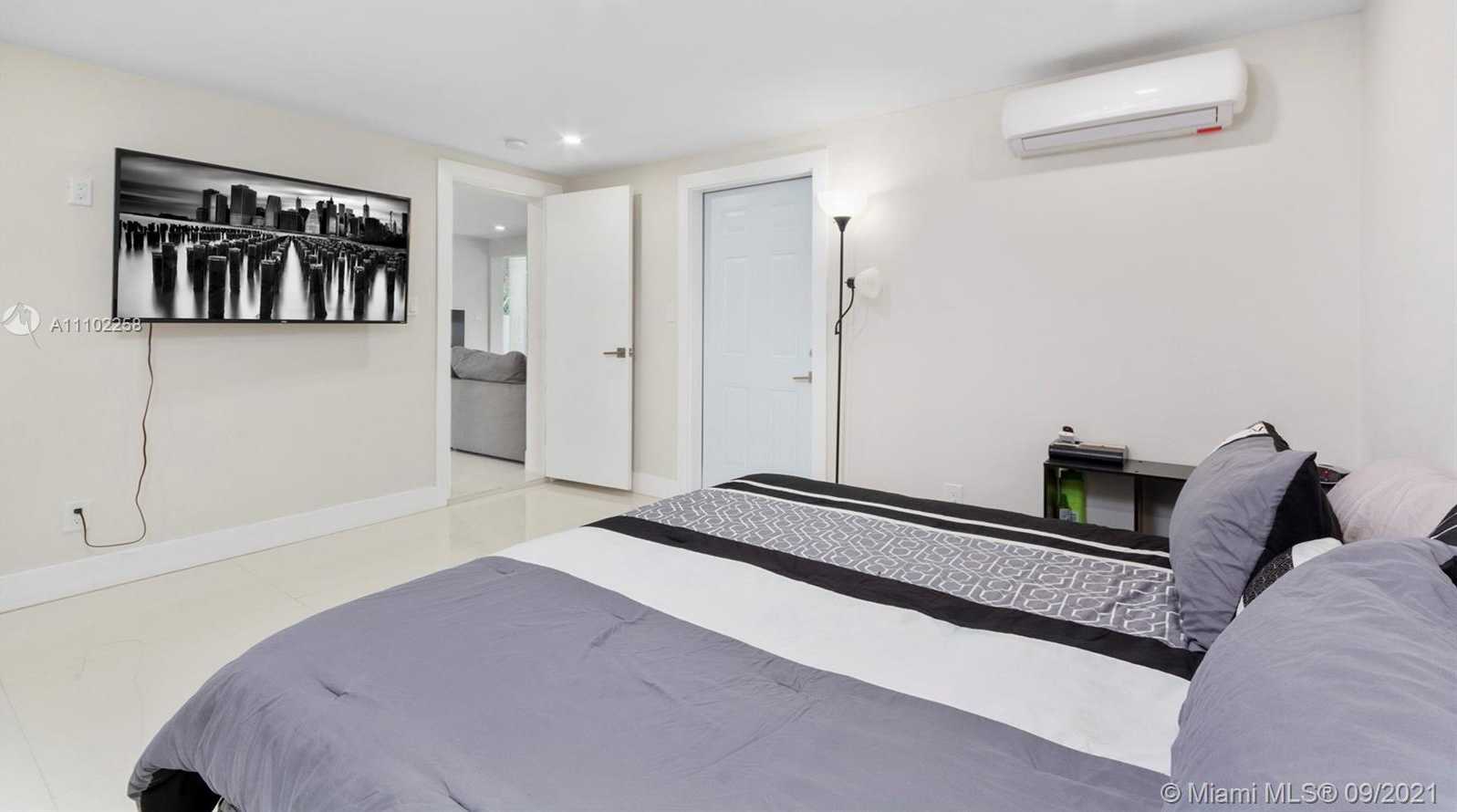 Small Image of 1808 SOUTH WEST 9TH ST #1-2, Fort Lauderdale Number 11