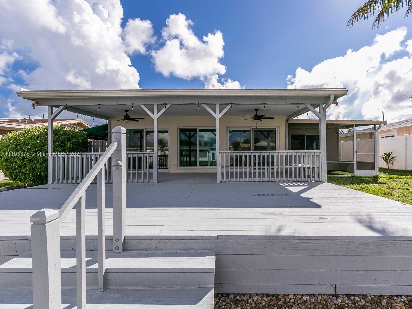 Small Image of 923 NAUTILUS ISLE, Dania Beach Number 12