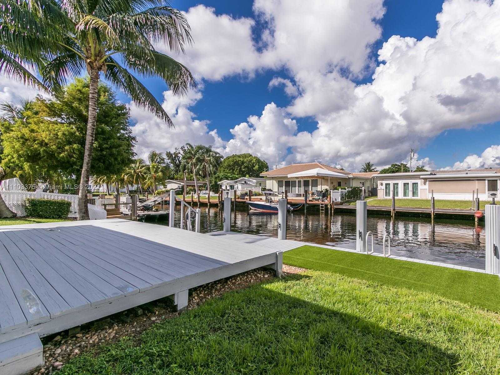 Small Image of 923 NAUTILUS ISLE, Dania Beach Number 15