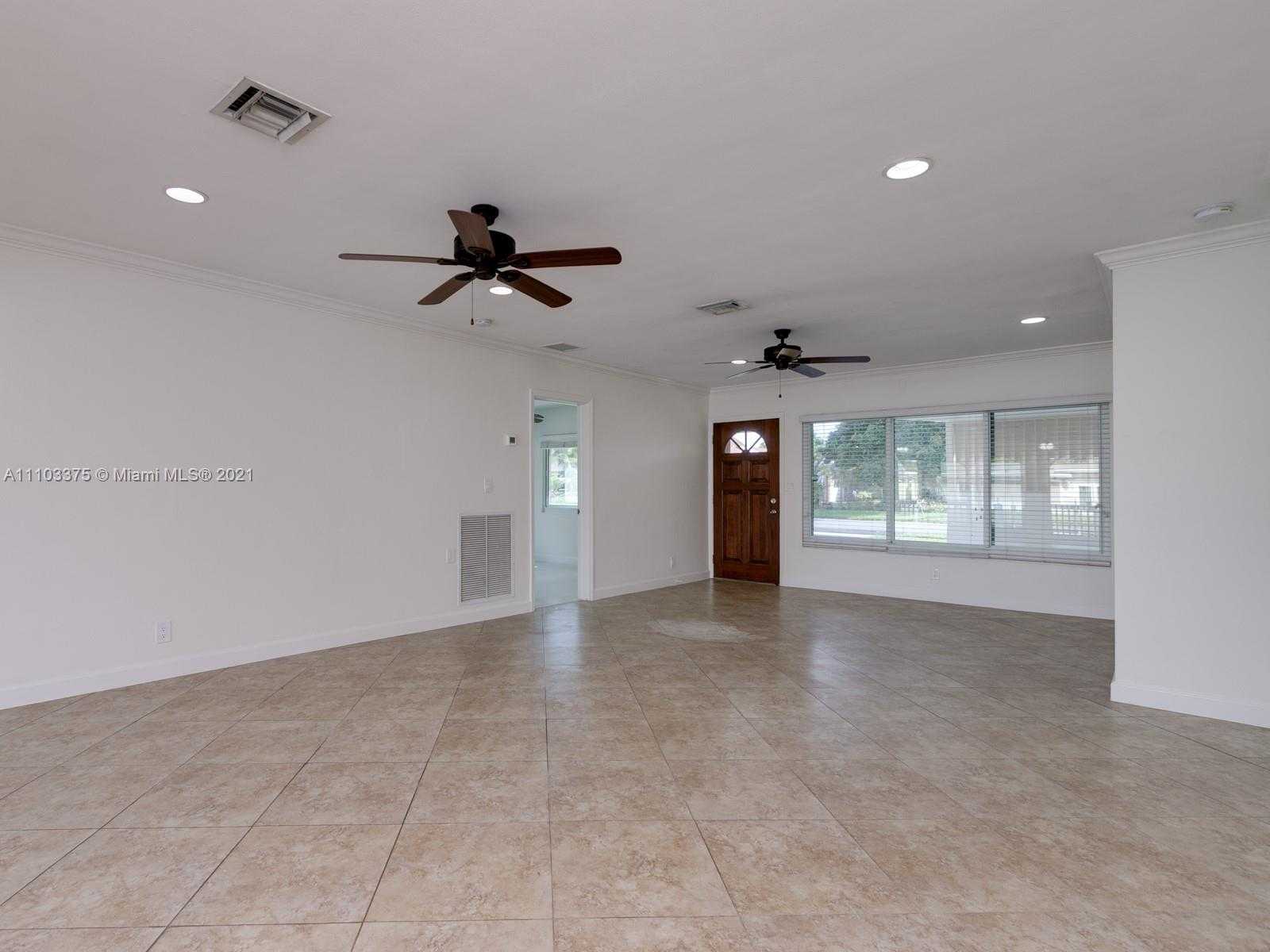 Small Image of 923 NAUTILUS ISLE, Dania Beach Number 24