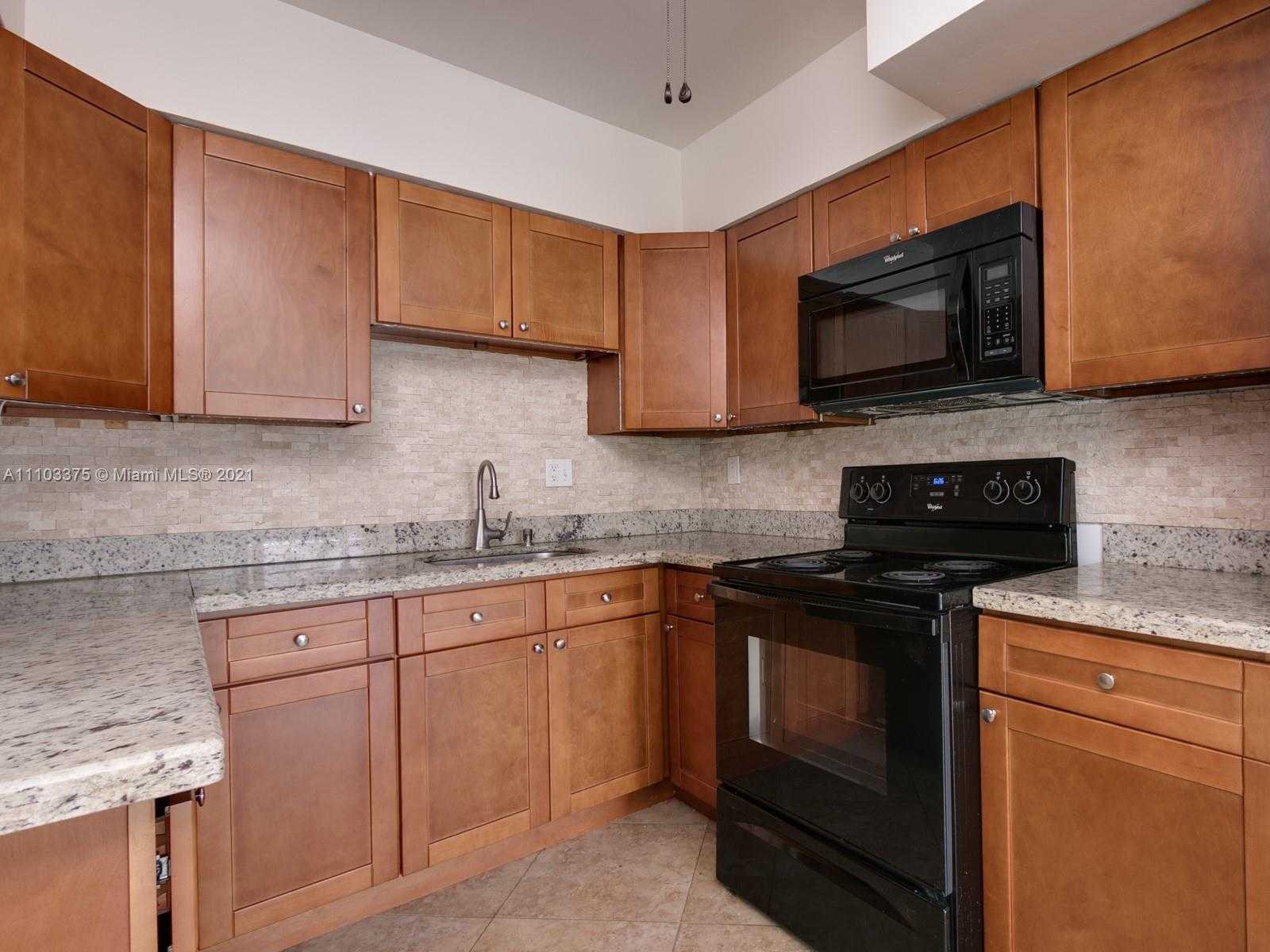 Small Image of 923 NAUTILUS ISLE, Dania Beach Number 28