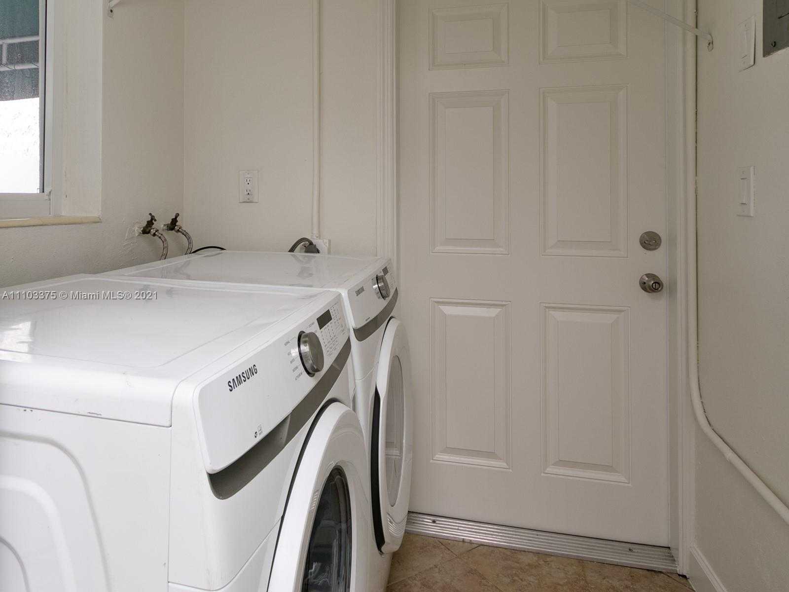Small Image of 923 NAUTILUS ISLE, Dania Beach Number 29