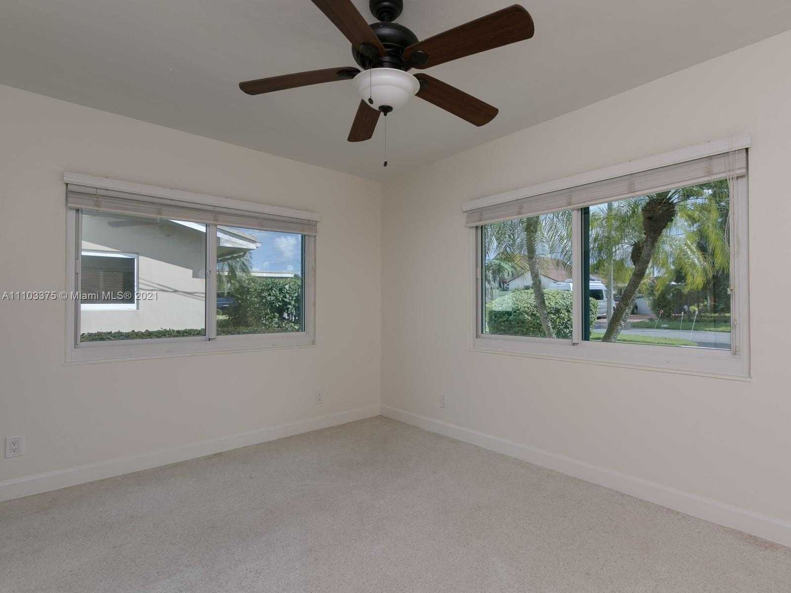 Small Image of 923 NAUTILUS ISLE, Dania Beach Number 30