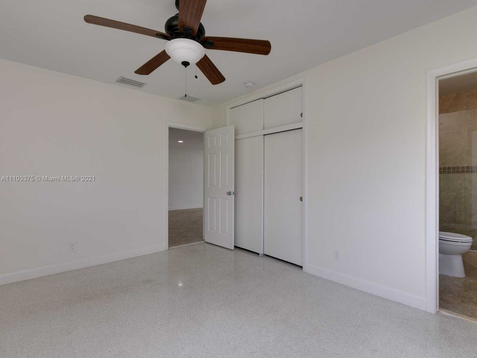 Small Image of 923 NAUTILUS ISLE, Dania Beach Number 32