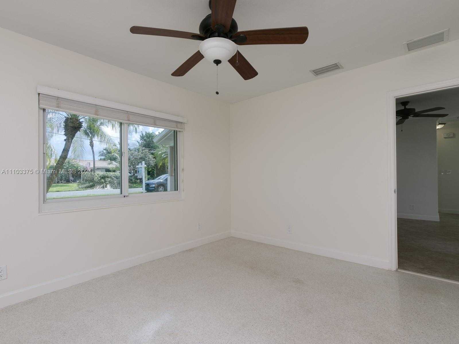 Small Image of 923 NAUTILUS ISLE, Dania Beach Number 33