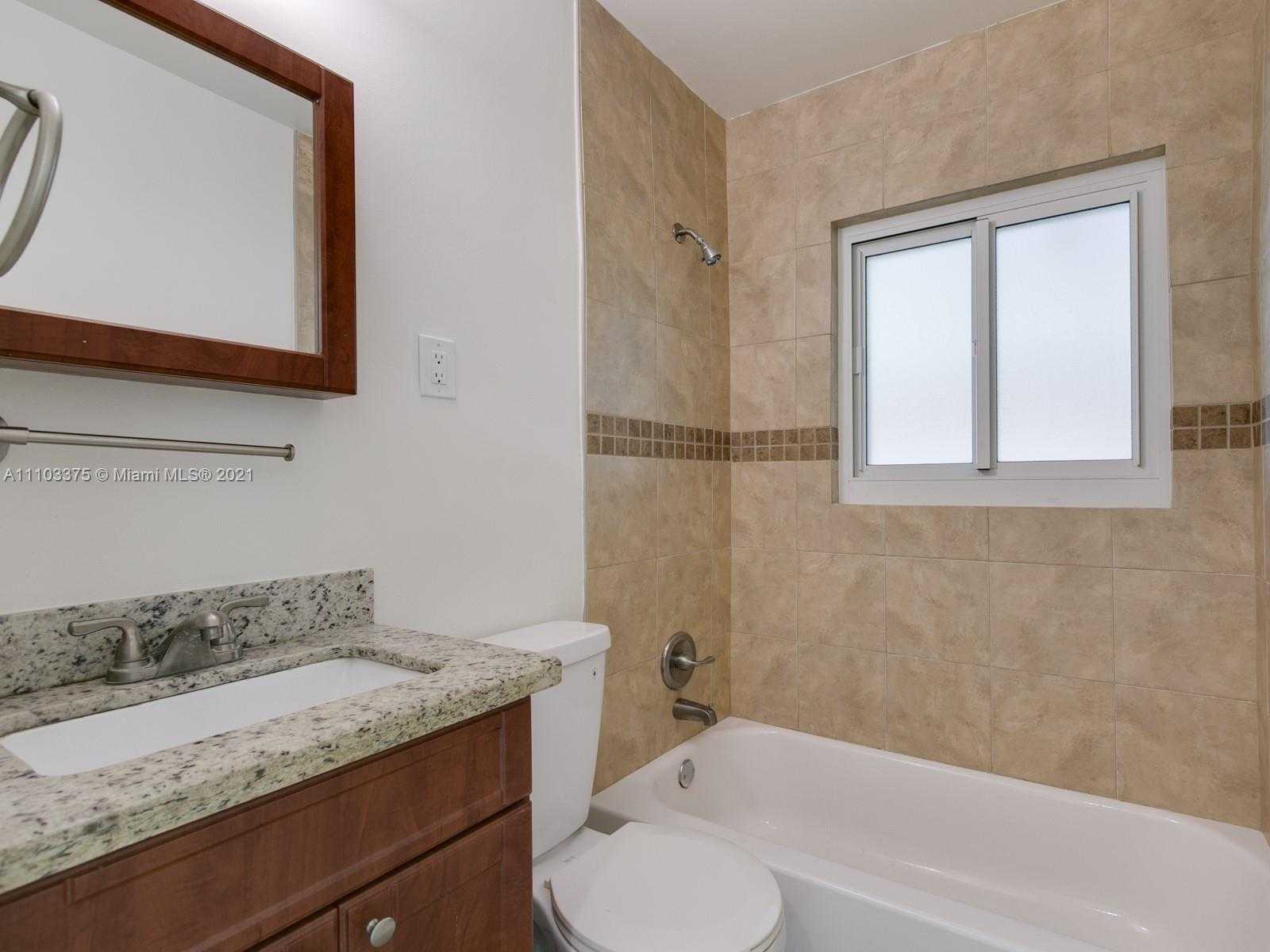 Small Image of 923 NAUTILUS ISLE, Dania Beach Number 35