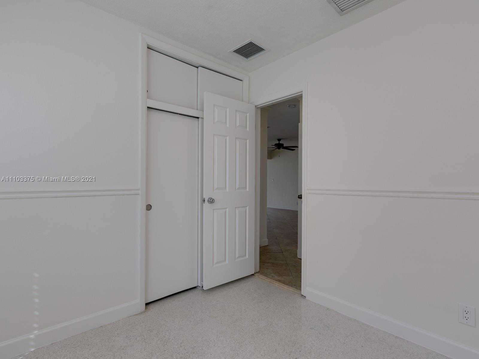 Small Image of 923 NAUTILUS ISLE, Dania Beach Number 37