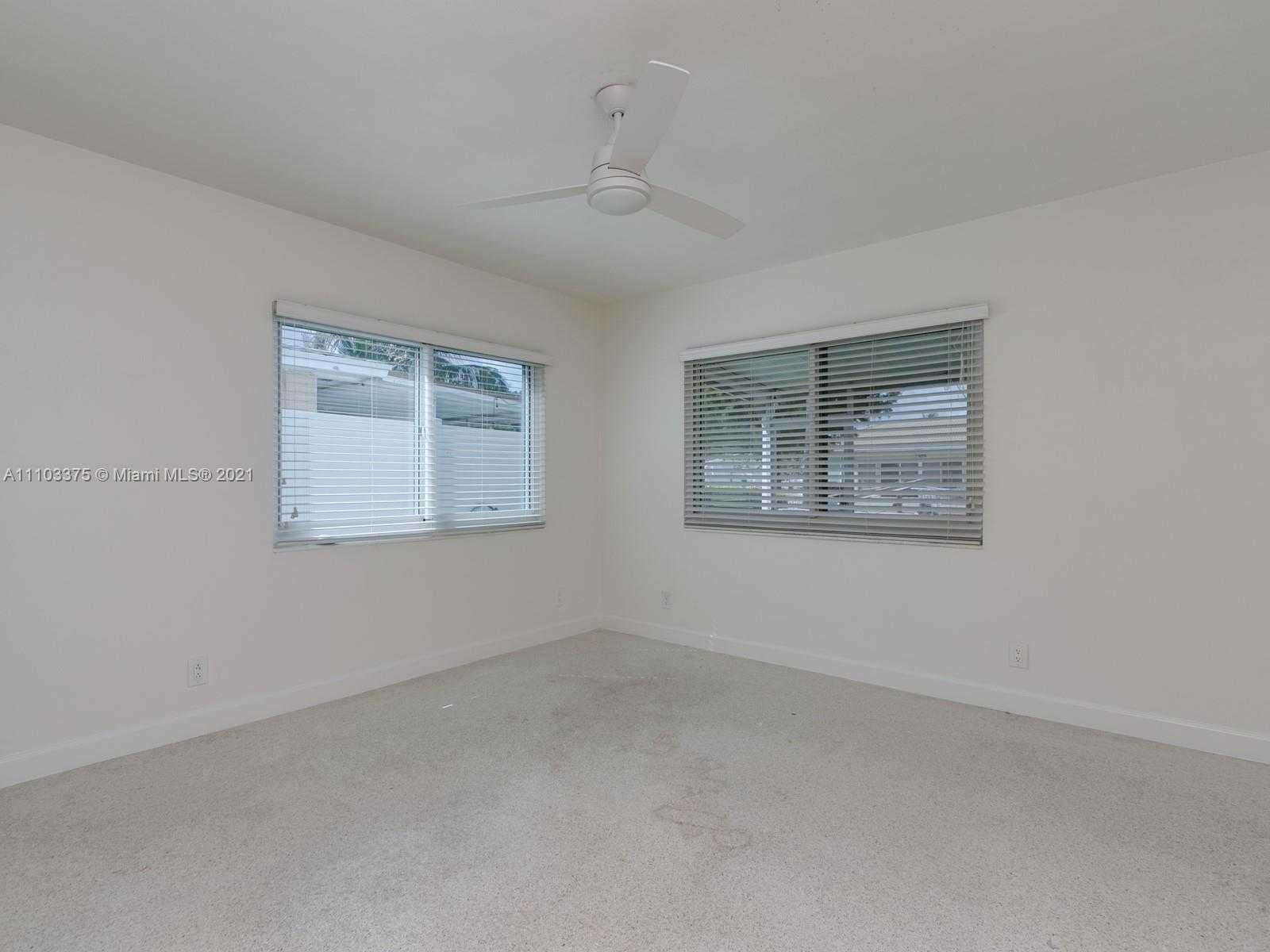 Small Image of 923 NAUTILUS ISLE, Dania Beach Number 38