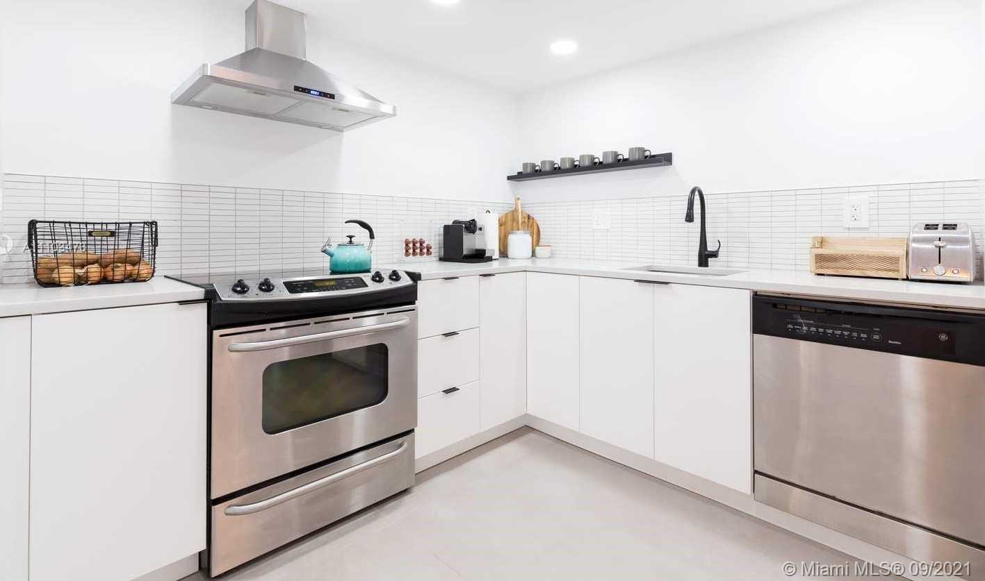 Small Image of 17600 NORTH BAY RD #N403, Sunny Isles Beach Number 2