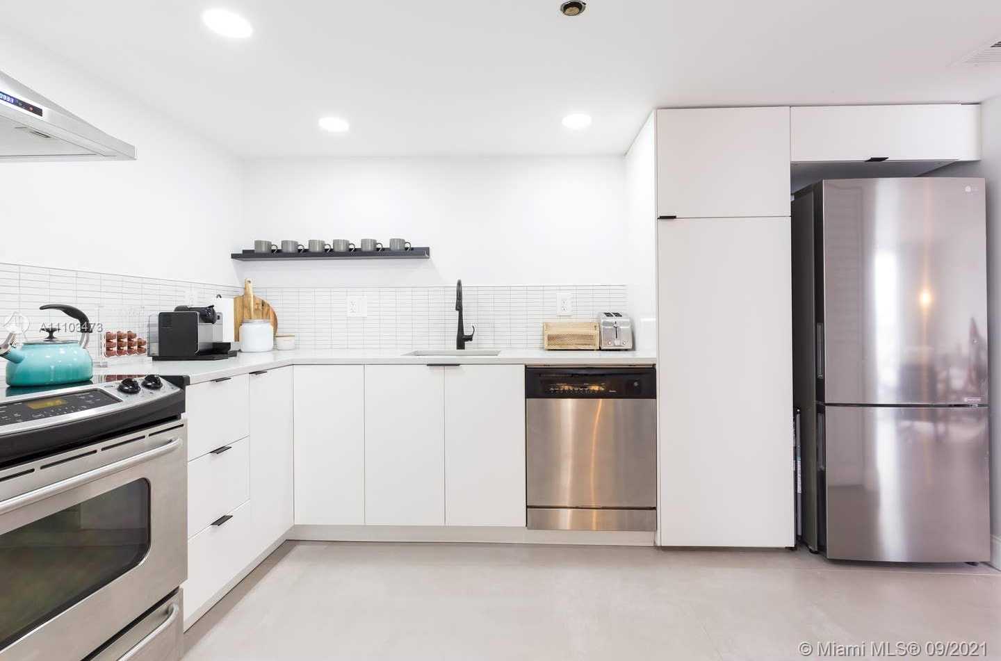 Small Image of 17600 NORTH BAY RD #N403, Sunny Isles Beach Number 3
