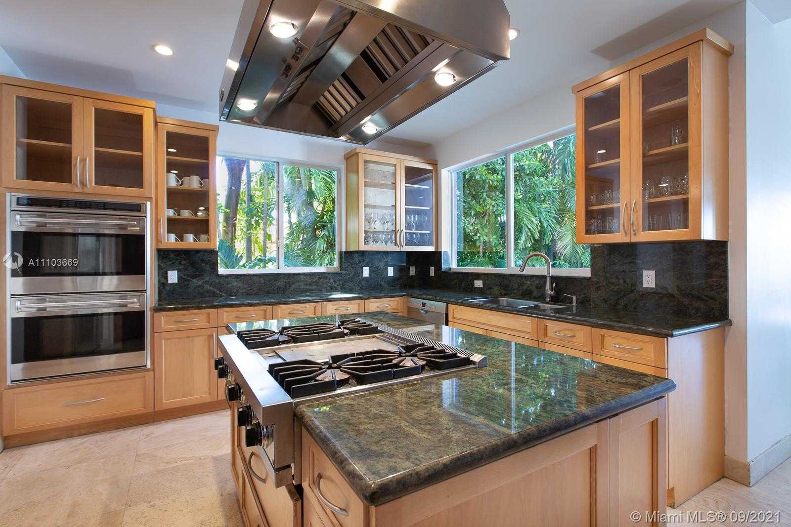 Small Image of 8340 HAWTHORNE AVE, Miami Beach Number 12