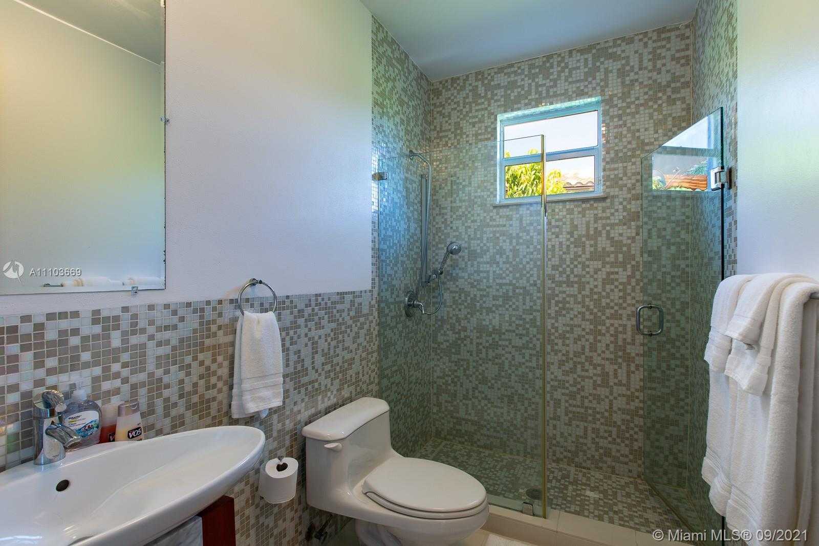 Small Image of 8340 HAWTHORNE AVE, Miami Beach Number 26