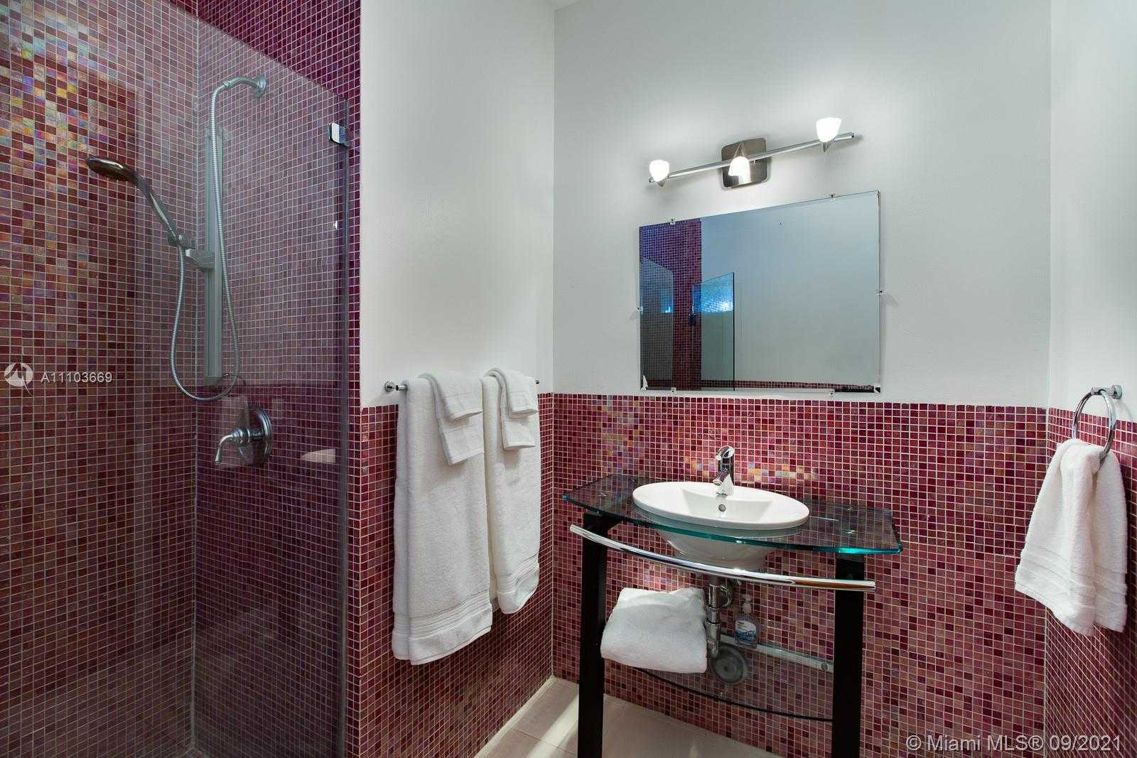 Small Image of 8340 HAWTHORNE AVE, Miami Beach Number 29
