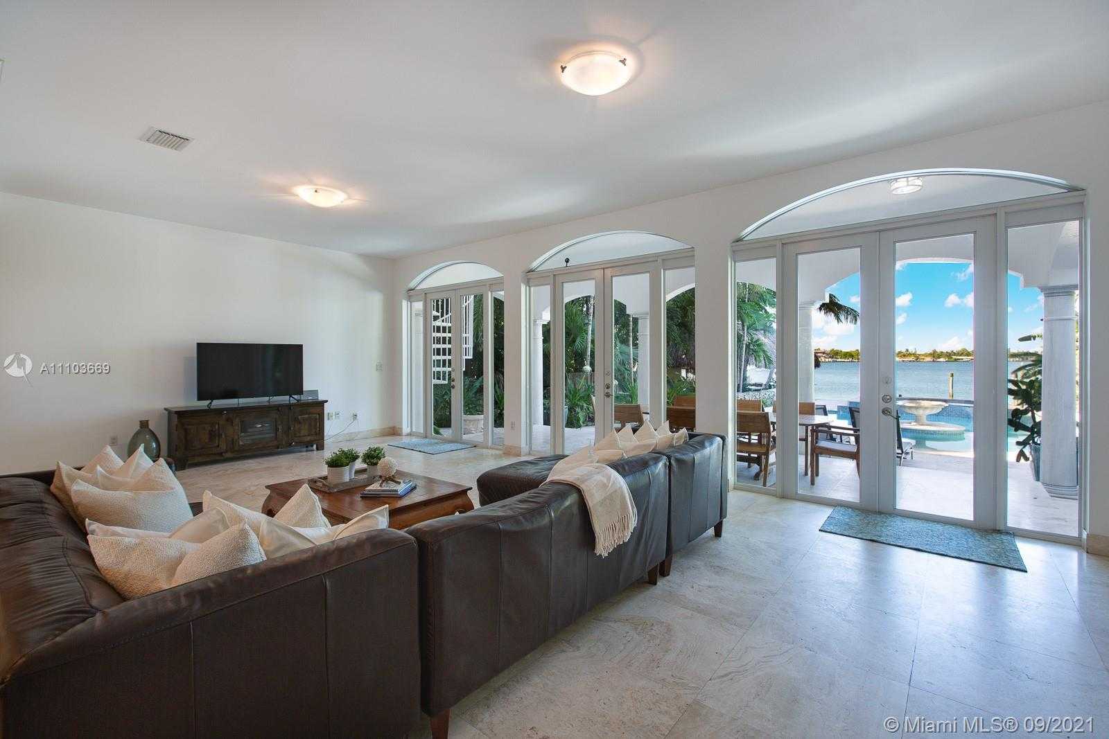 Small Image of 8340 HAWTHORNE AVE, Miami Beach Number 4