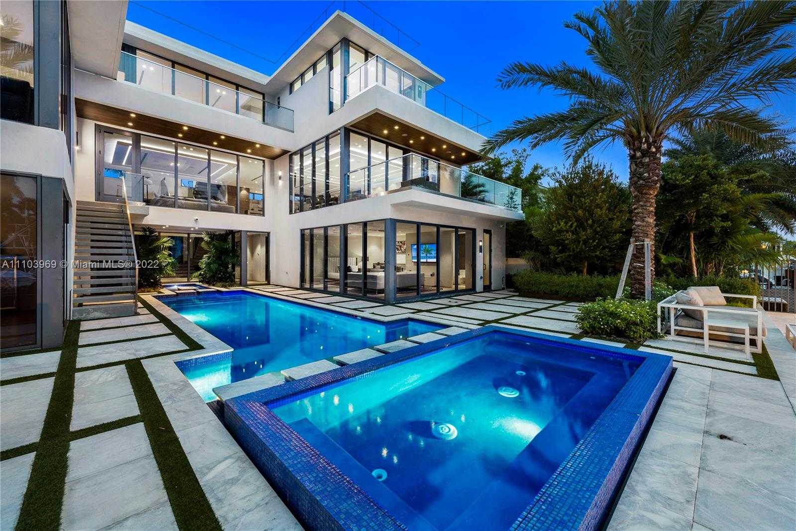 Small Image of 440 MOLA AVE, Fort Lauderdale Number 3