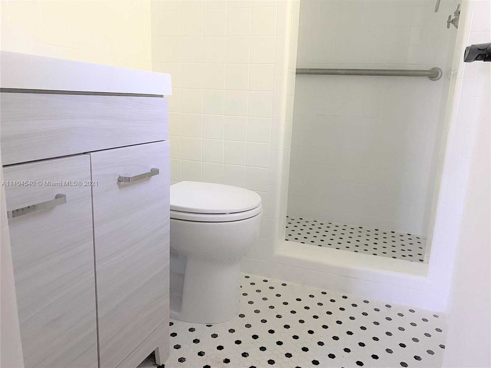 Small Image of 9045 HAWTHORNE AVE, Surfside Number 10