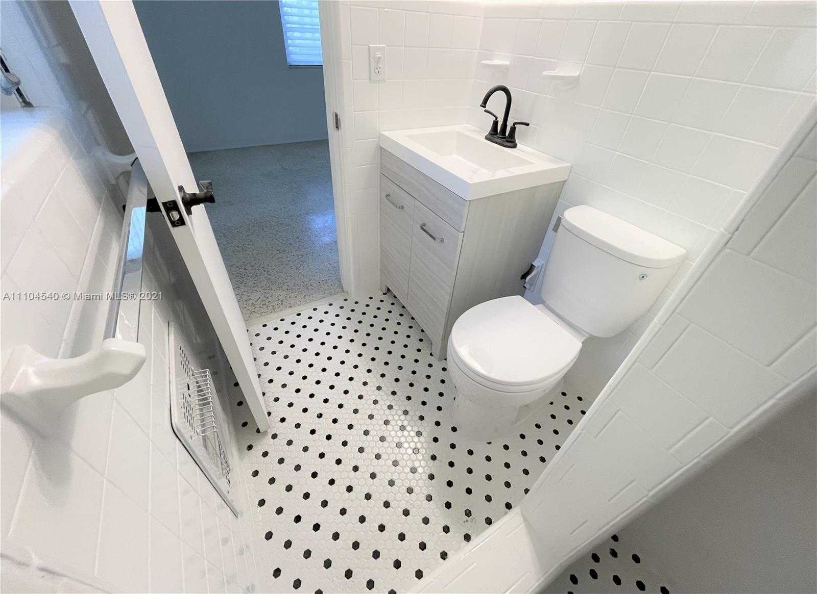 Small Image of 9045 HAWTHORNE AVE, Surfside Number 11