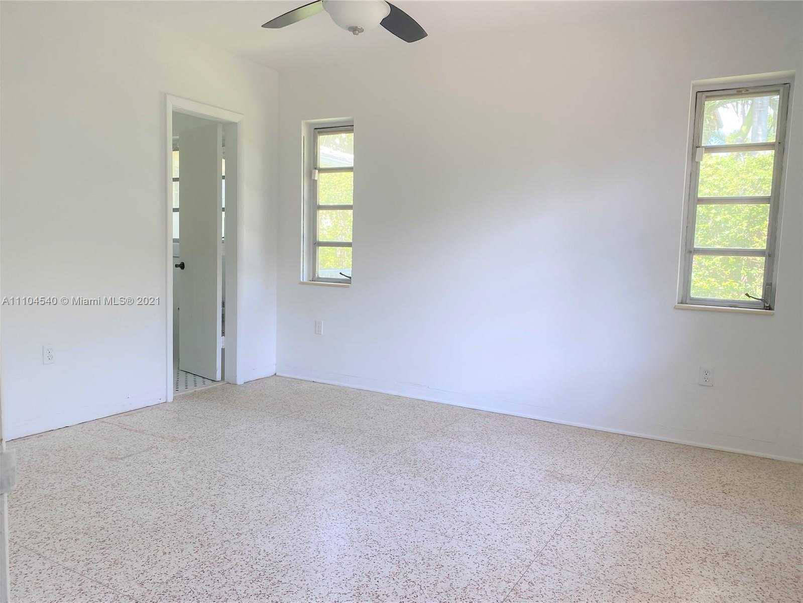 Small Image of 9045 HAWTHORNE AVE, Surfside Number 13