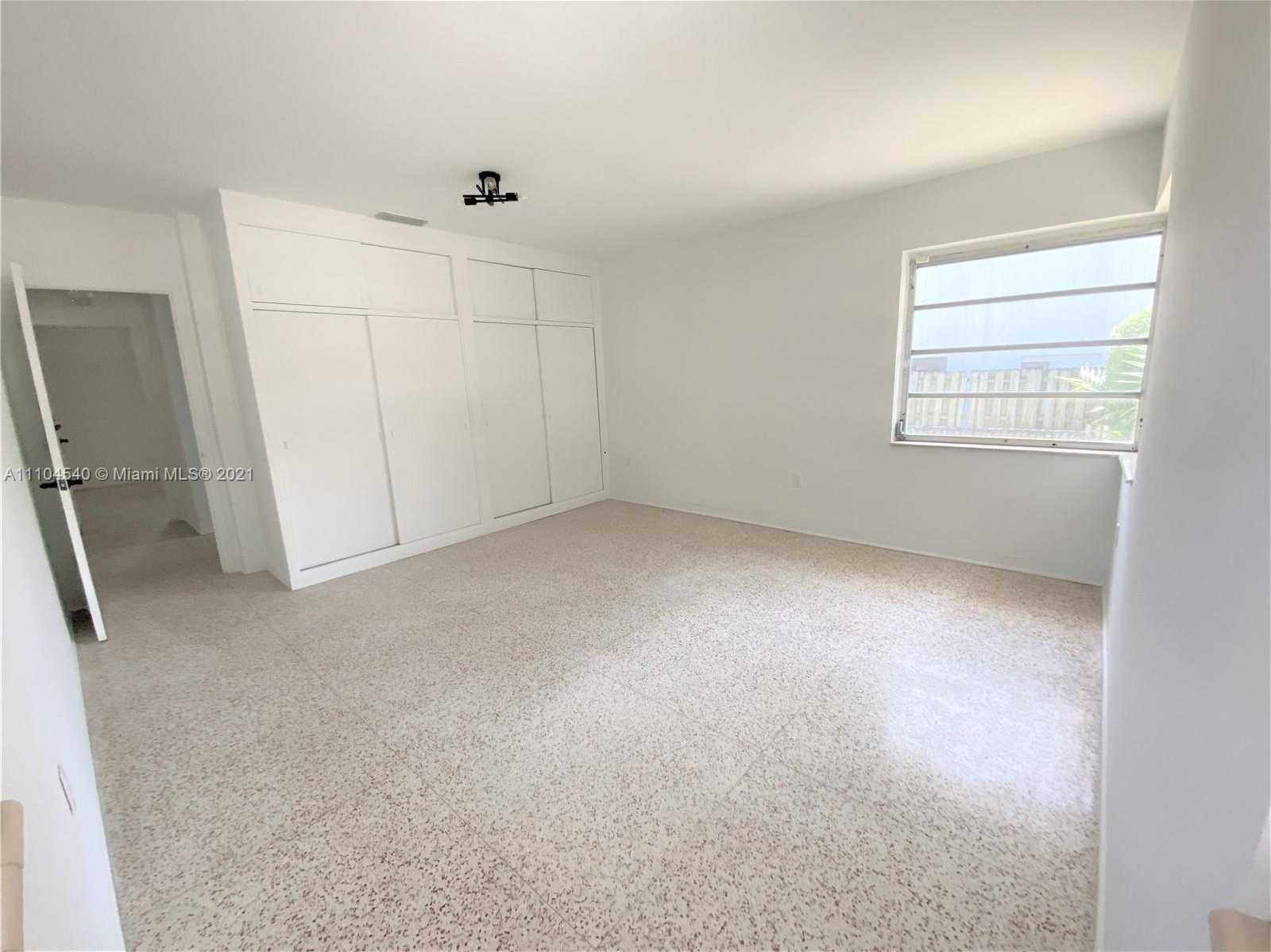 Small Image of 9045 HAWTHORNE AVE, Surfside Number 14