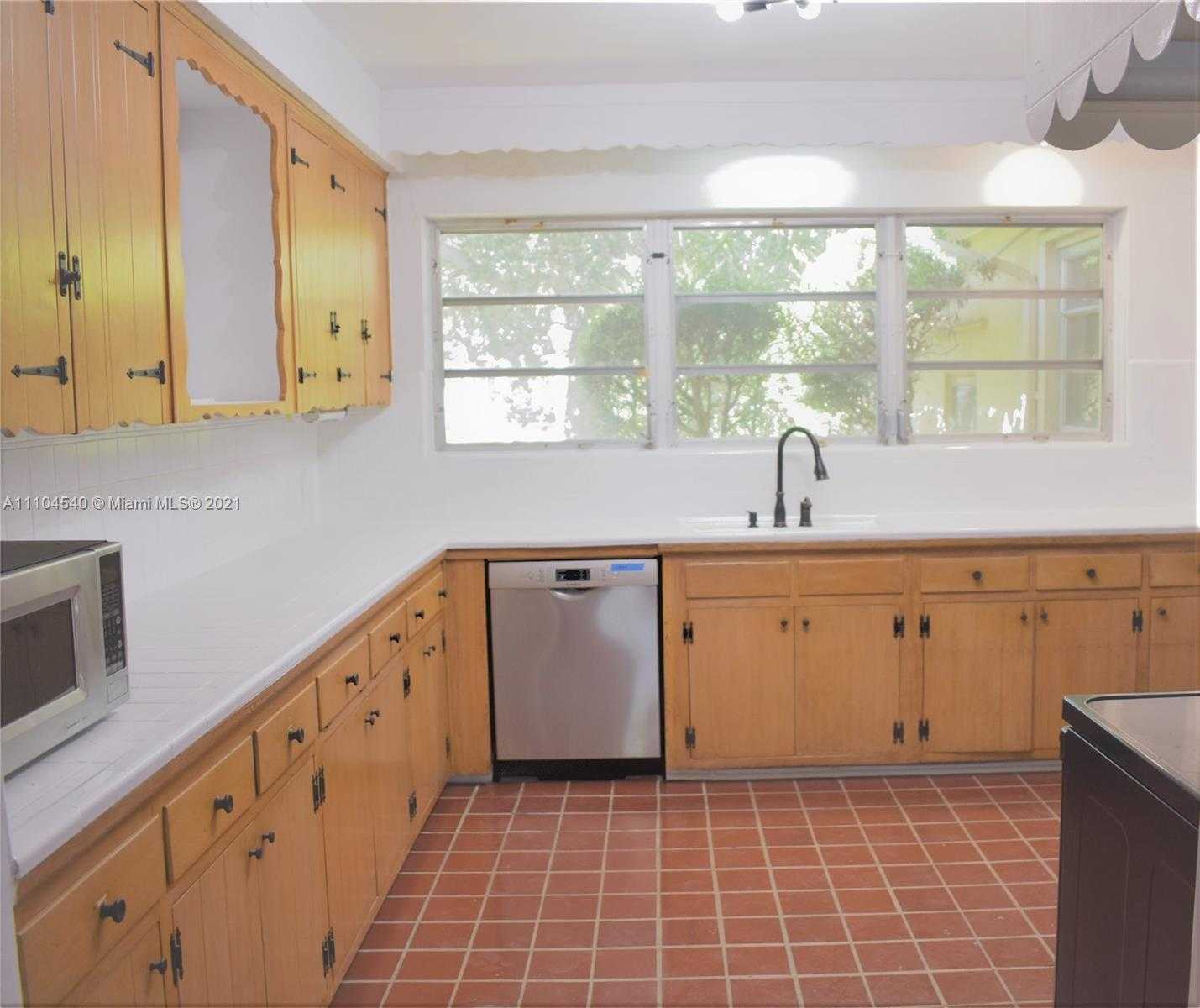 Small Image of 9045 HAWTHORNE AVE, Surfside Number 17