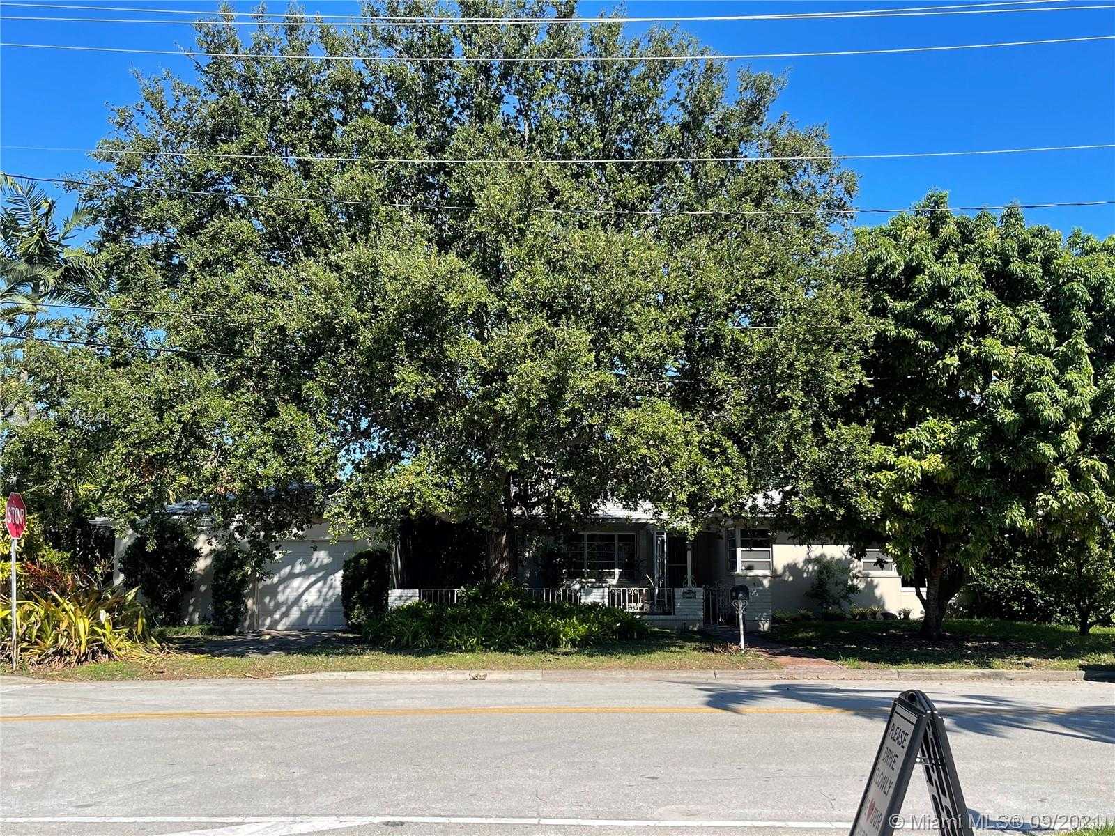 Small Image of 9045 HAWTHORNE AVE, Surfside Number 20