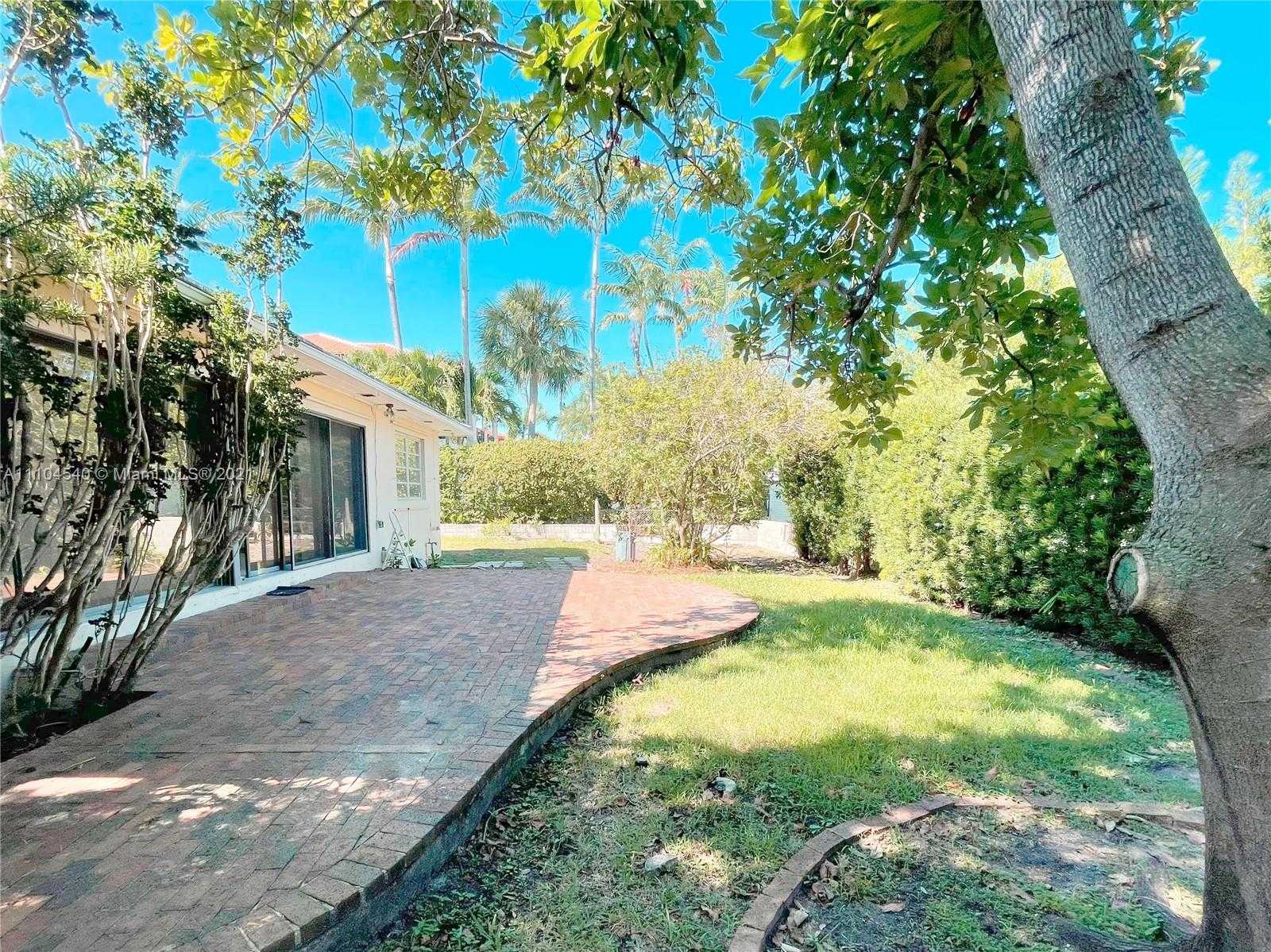 Small Image of 9045 HAWTHORNE AVE, Surfside Number 3