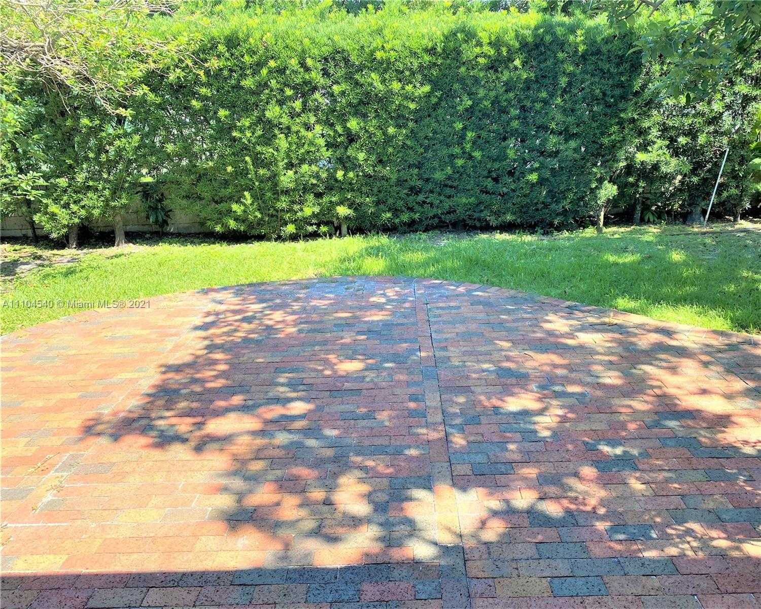 Small Image of 9045 HAWTHORNE AVE, Surfside Number 4