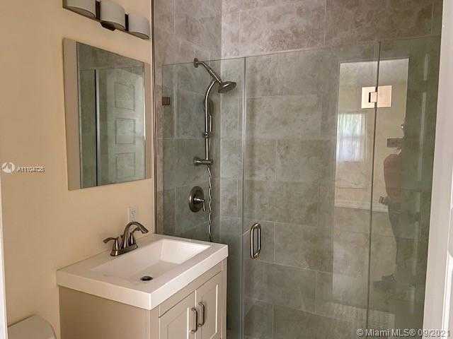 Small Image of 8810 NORTH WEST 10TH ST, Pembroke Pines Number 7