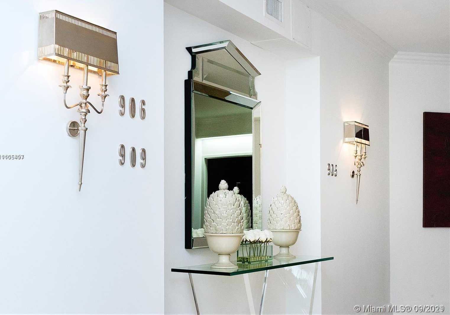 Small Image of 300 SOUTH POINTE DR #909, Miami Beach Number 7