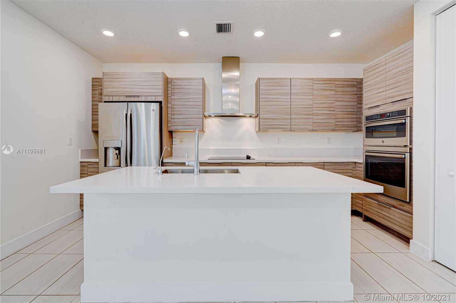 Small Image of 6450 NORTH WEST 103RD PL #6450, Doral Number 26