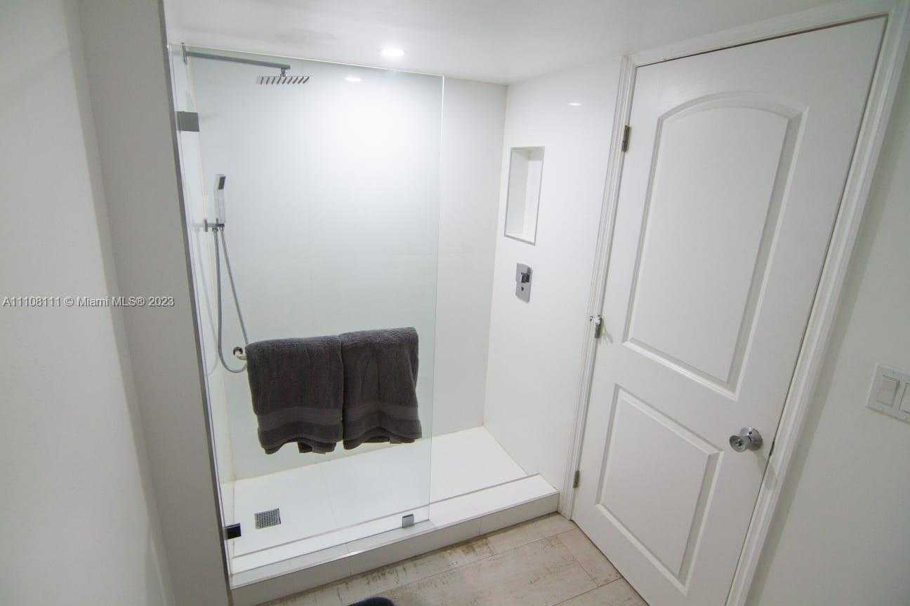 Small Image of 753 MICHIGAN #3A, Miami Beach Number 11