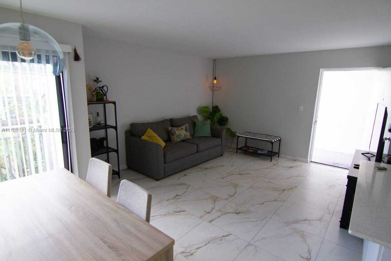 Small Image of 753 MICHIGAN #3A, Miami Beach Number 2