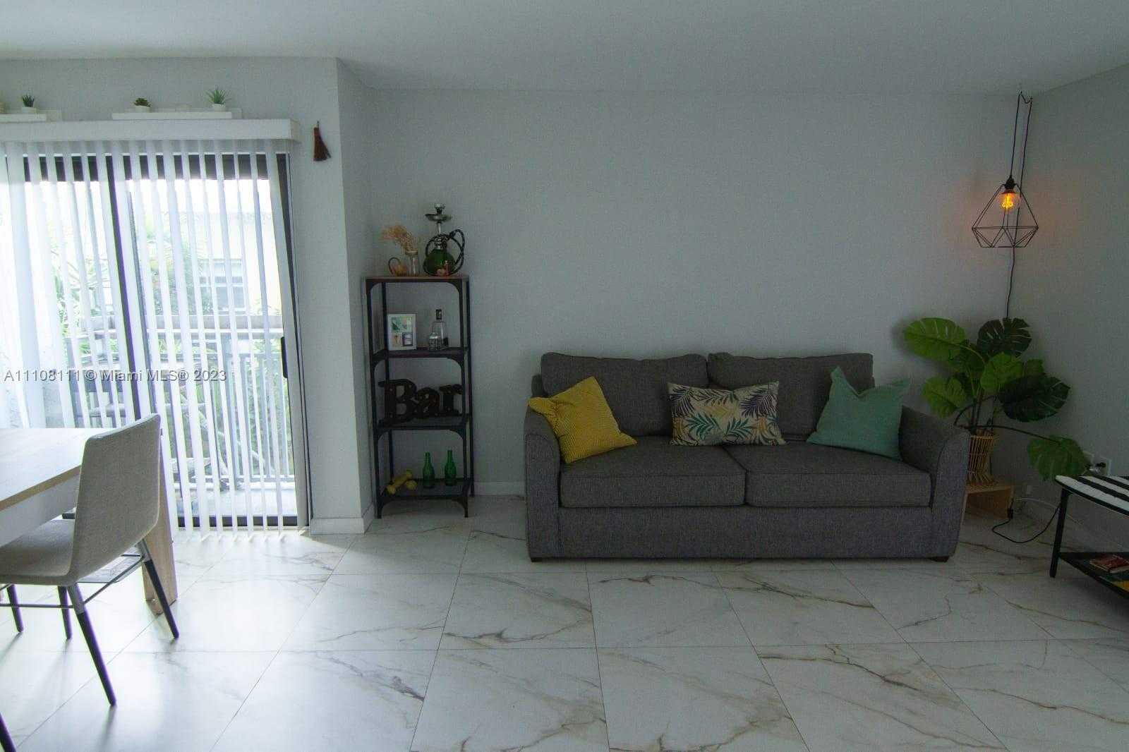 Small Image of 753 MICHIGAN #3A, Miami Beach Number 3