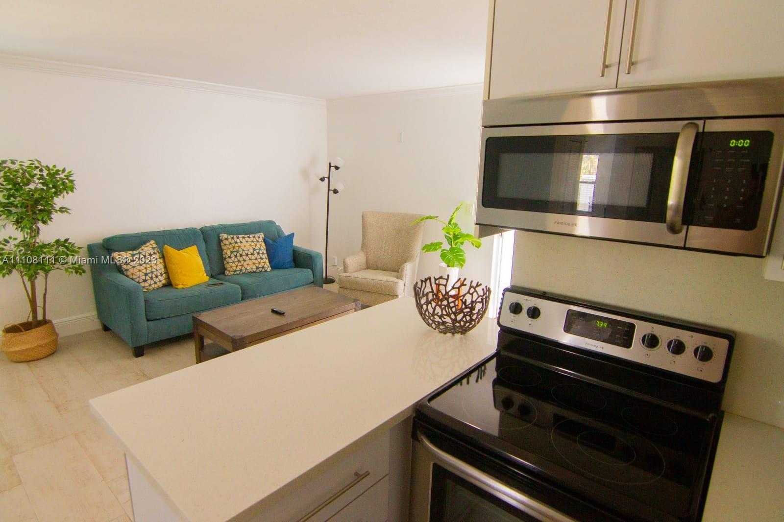Small Image of 753 MICHIGAN #3A, Miami Beach Number 6