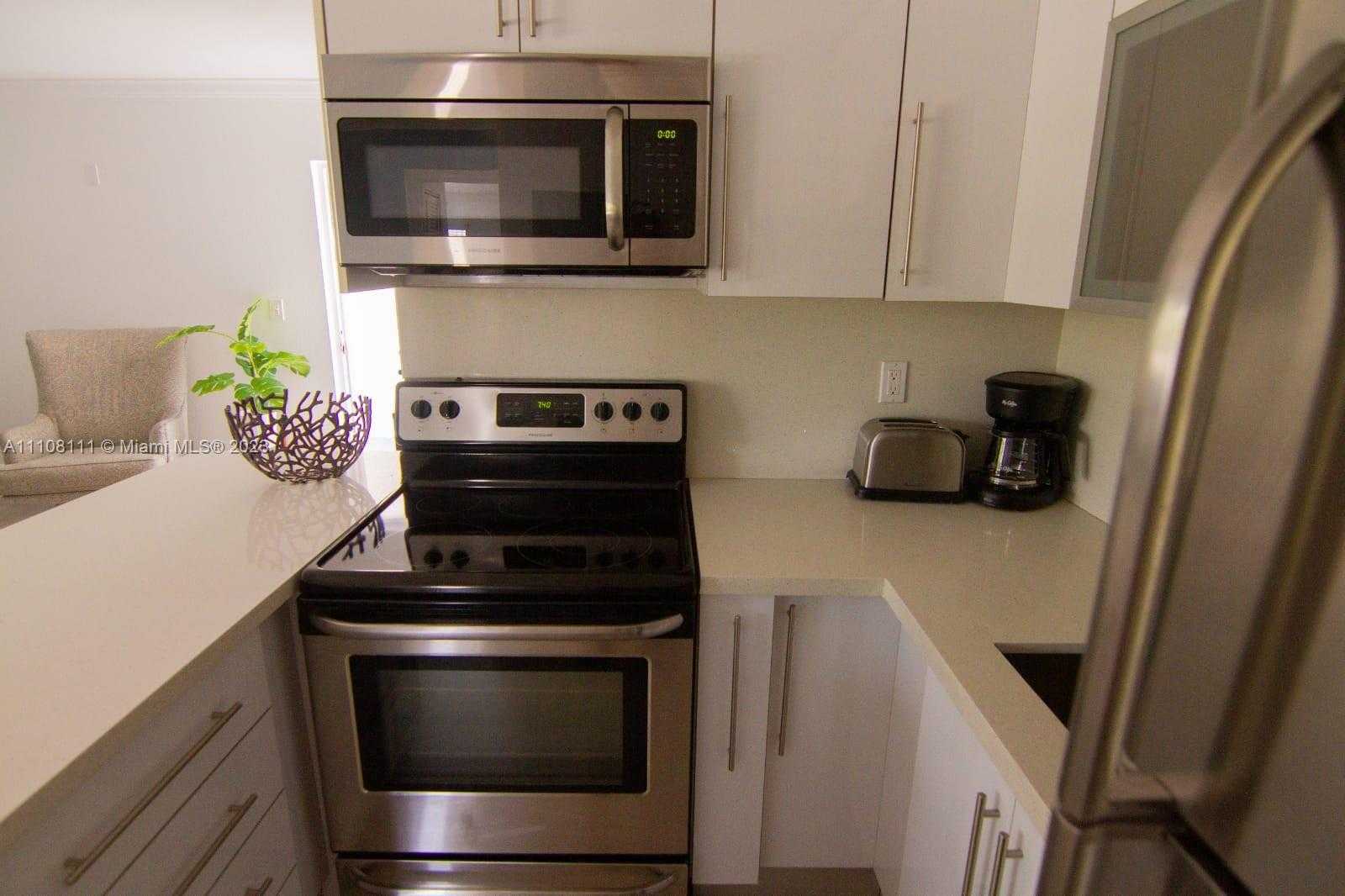 Small Image of 753 MICHIGAN #3A, Miami Beach Number 7