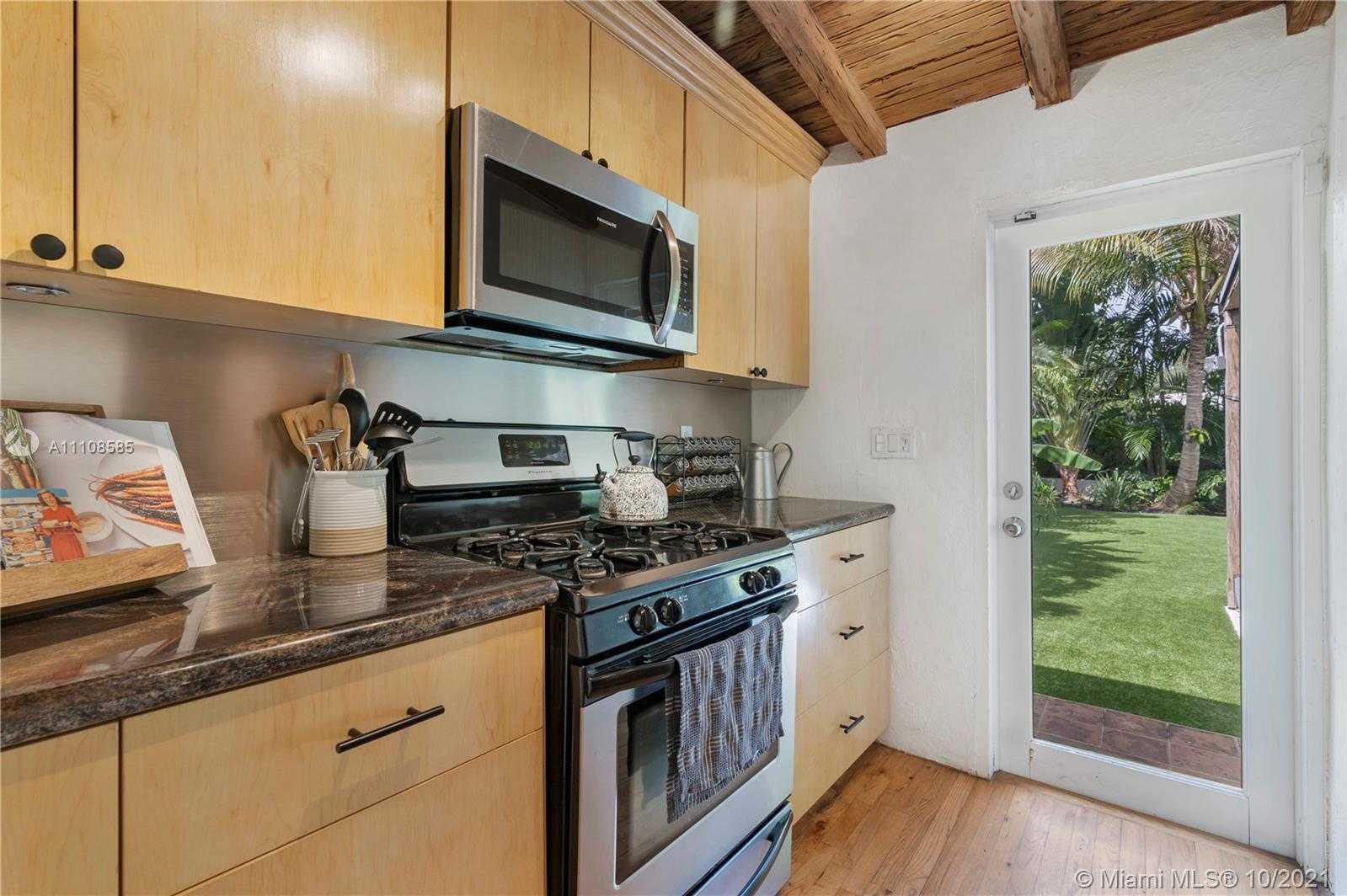 Small Image of 631 NORTH EAST 87TH ST, Miami Number 5