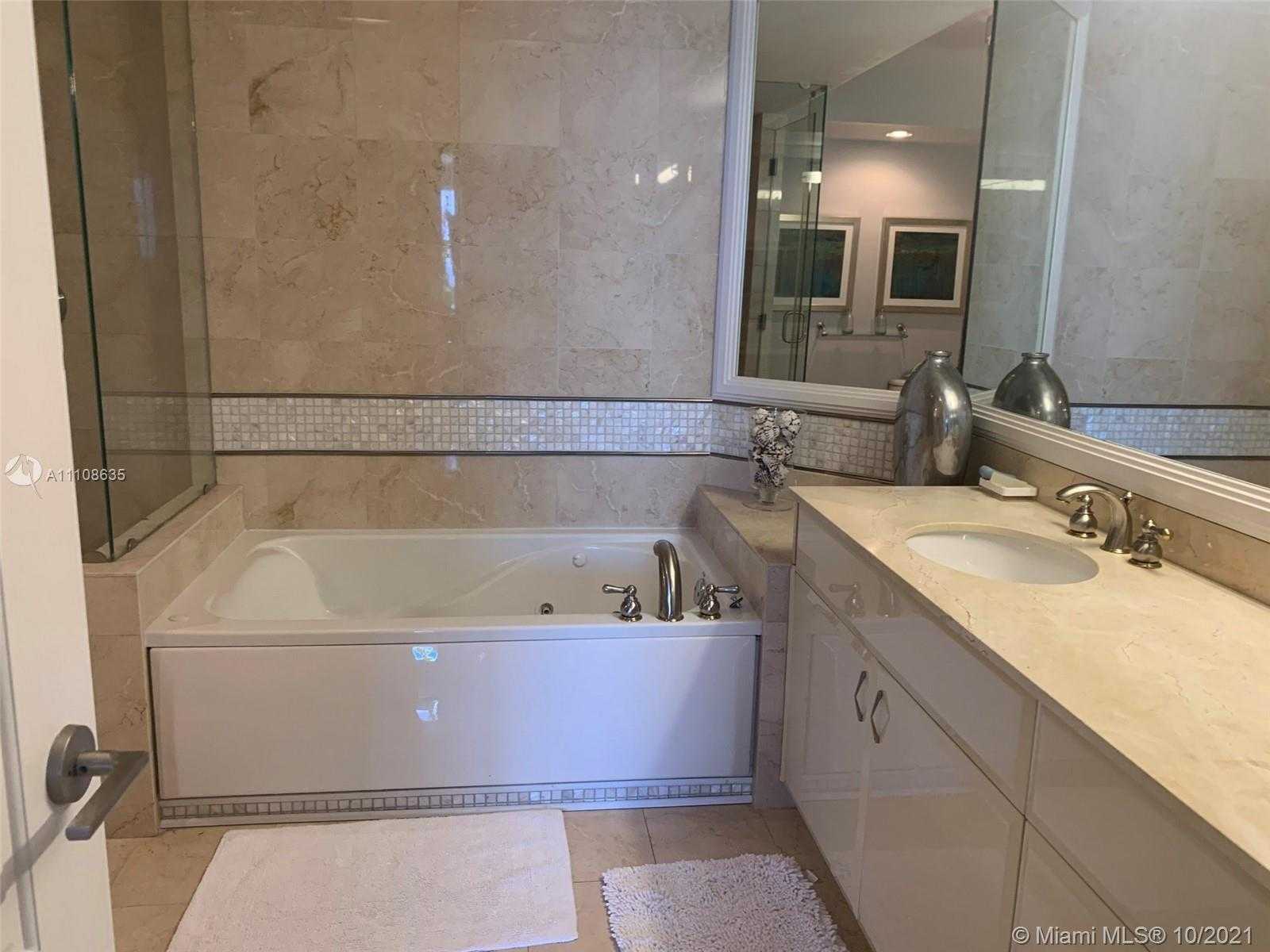 Small Image of 6365 COLLINS AVE #1802, Miami Beach Number 9