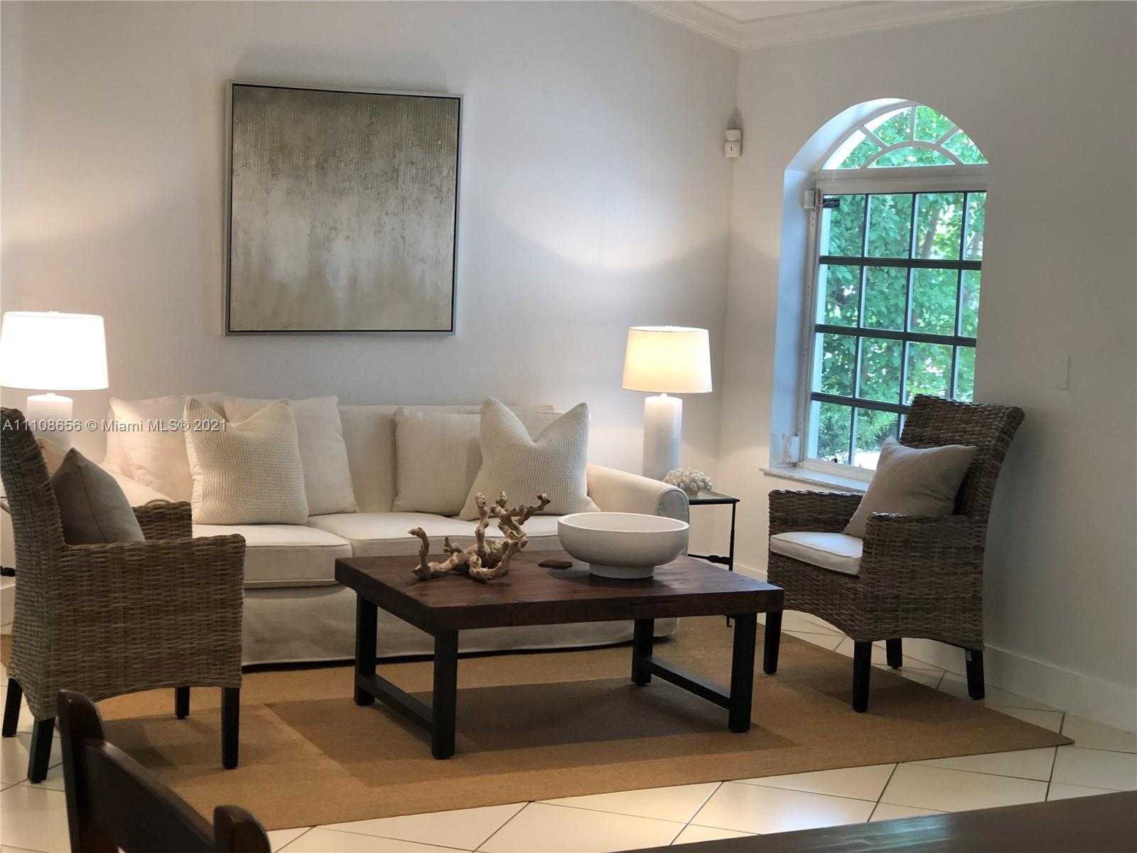 Small Image of 515 Woodcrest Rd, Key Biscayne, FL 33149, USA Number 2